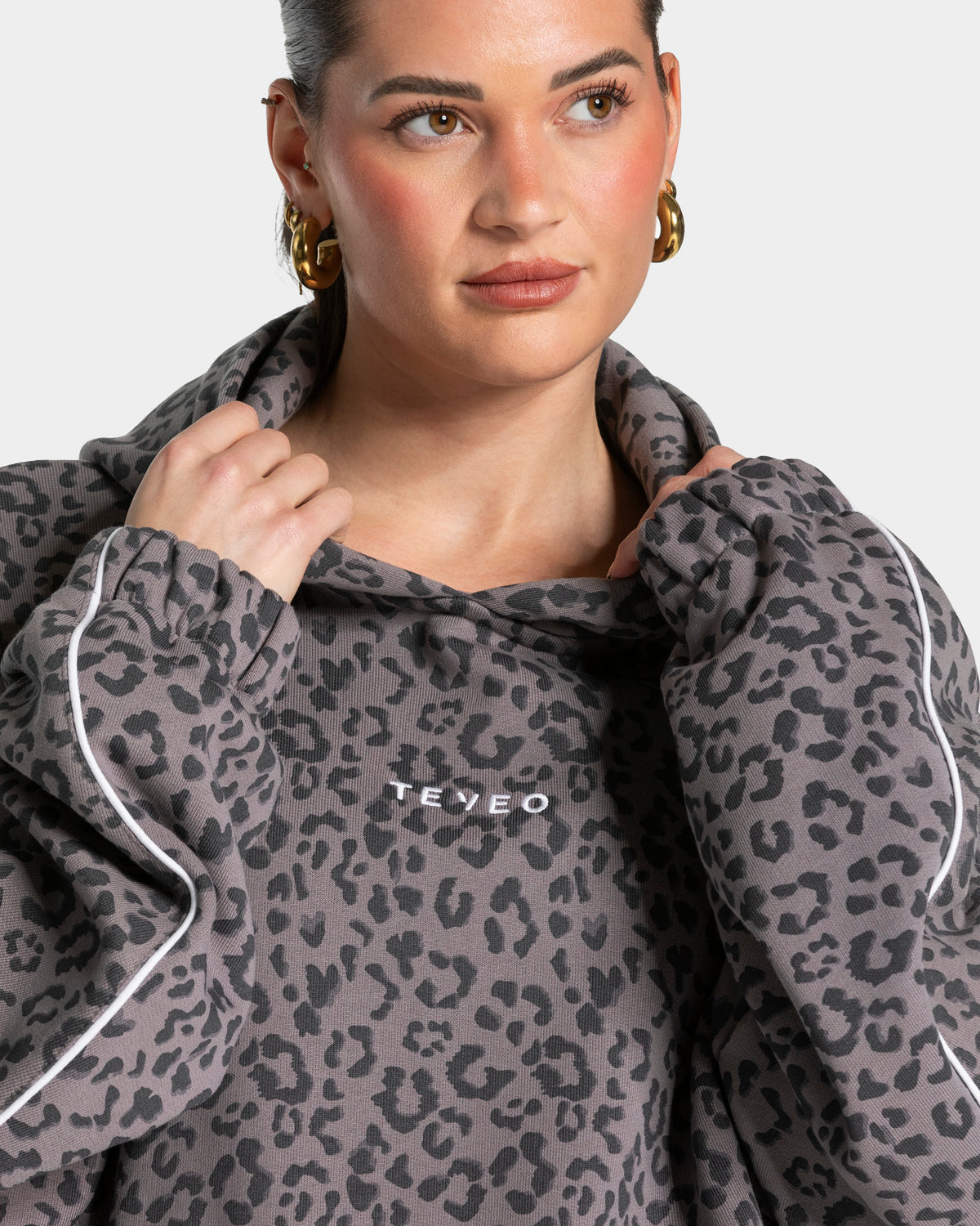 Contrastline Hooded Sweater ‘Graphite Leopard’