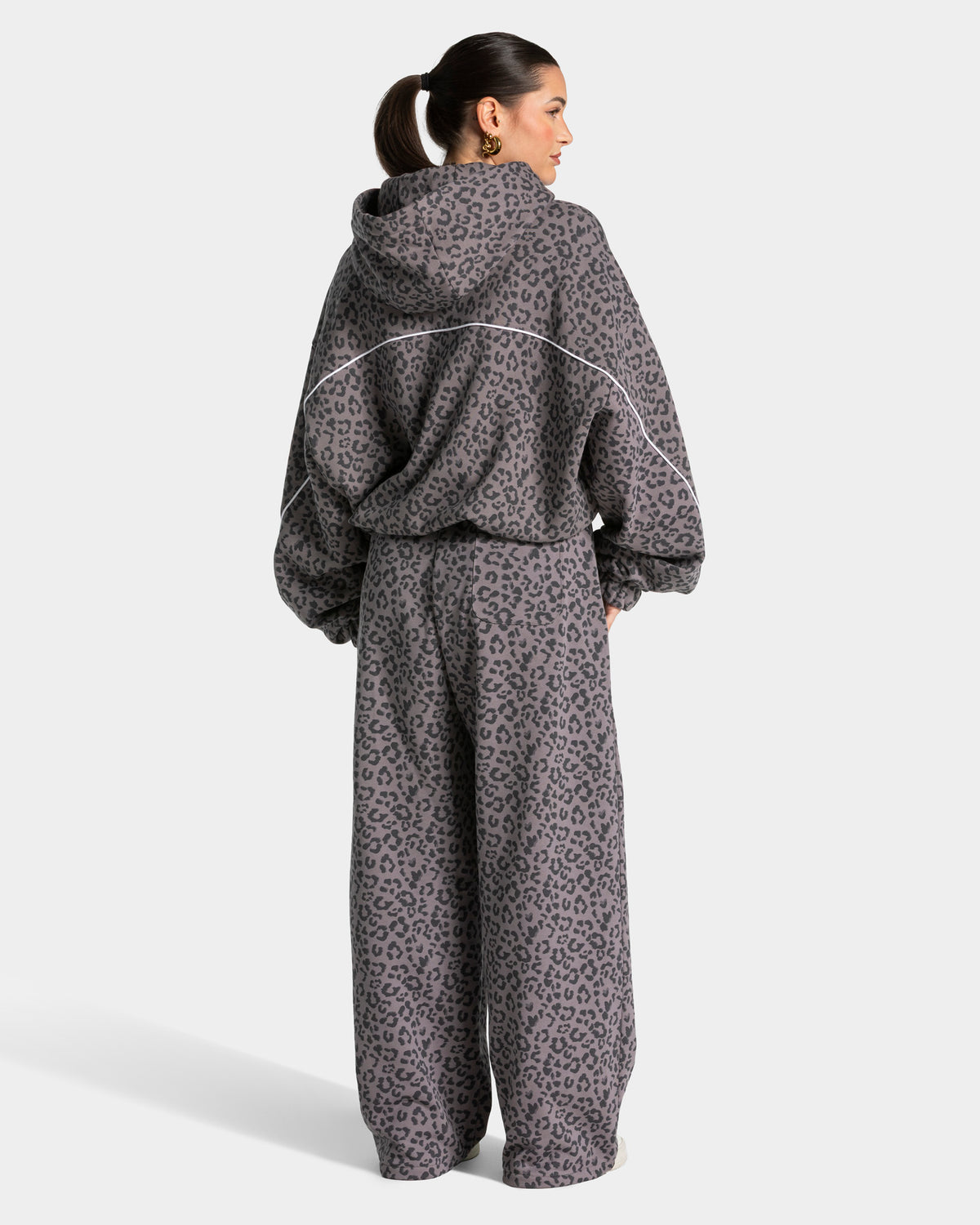 Contrastline Hooded Sweater ‘Graphite Leopard’
