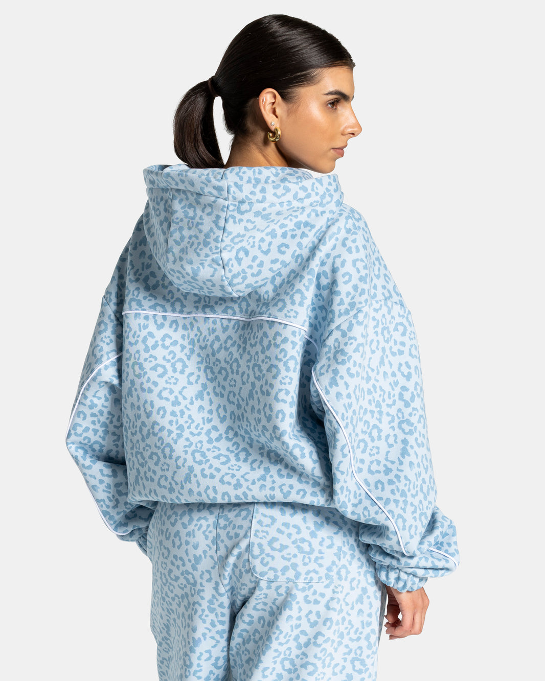 Contrastline Hooded Sweater ‘Baby Blue Leopard’