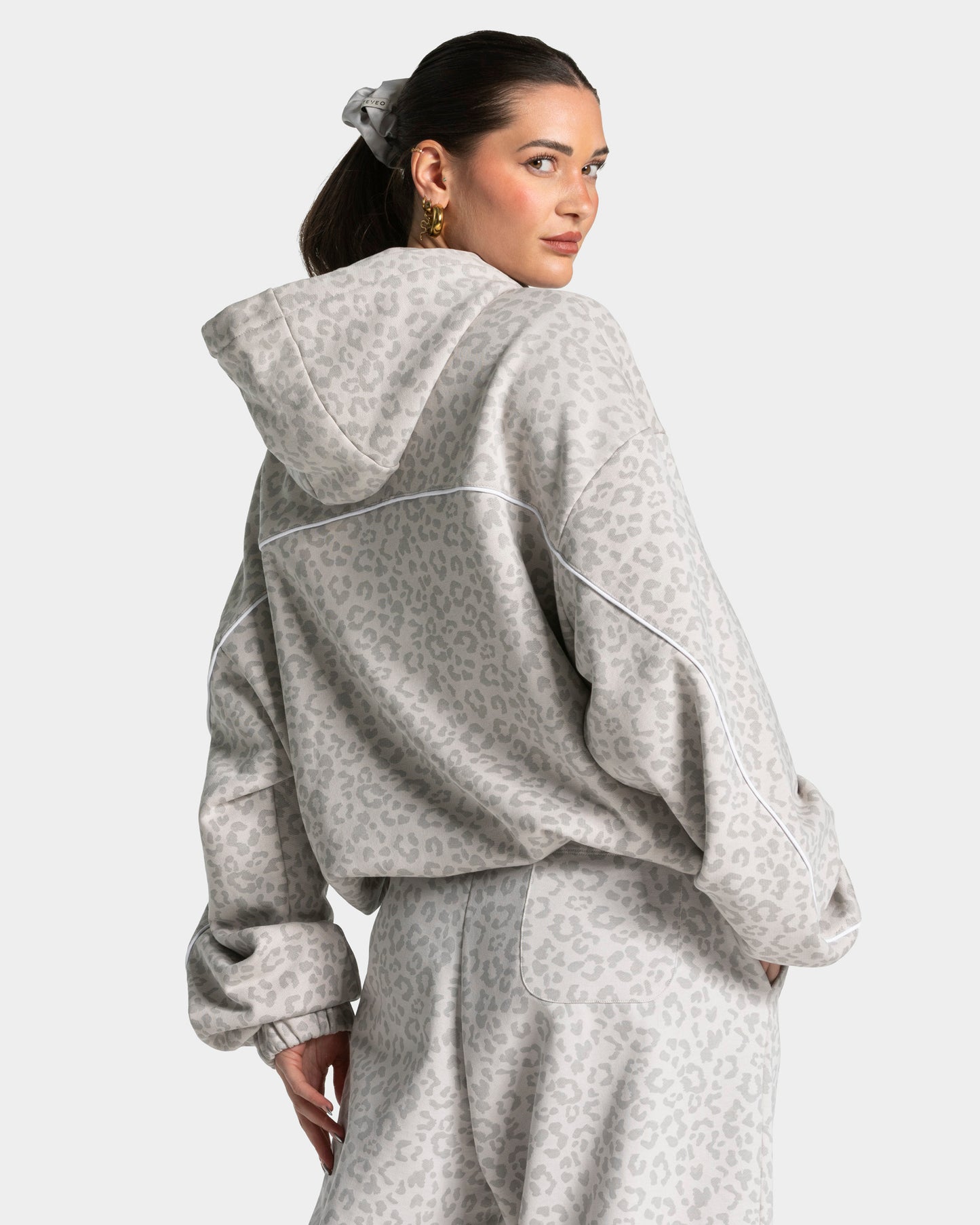 Contrastline Hooded Sweater ‘Light Grey Leopard Print’