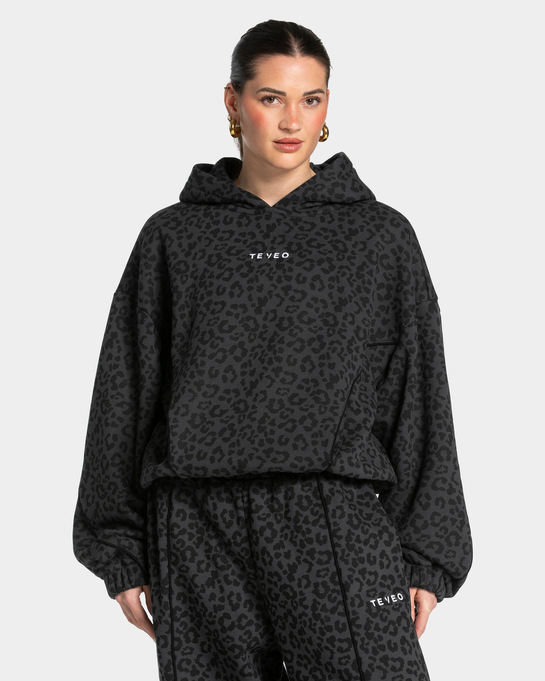 Felpa con cappuccio Contrastline “Stampa leopardata nel colore Nero"