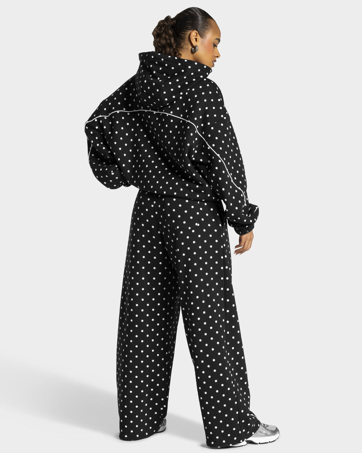 Contrastline Hooded Sweater ‘Black Polka Dot’