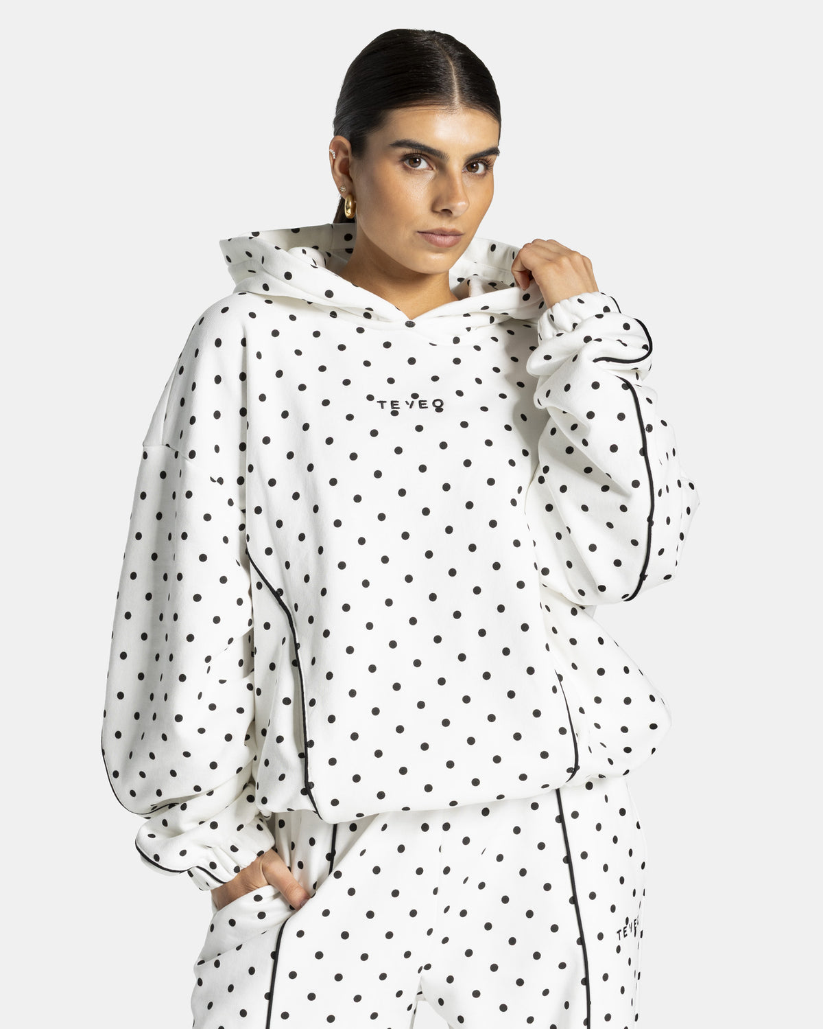 Contrastline Hooded Sweater ‘White Polka Dot’