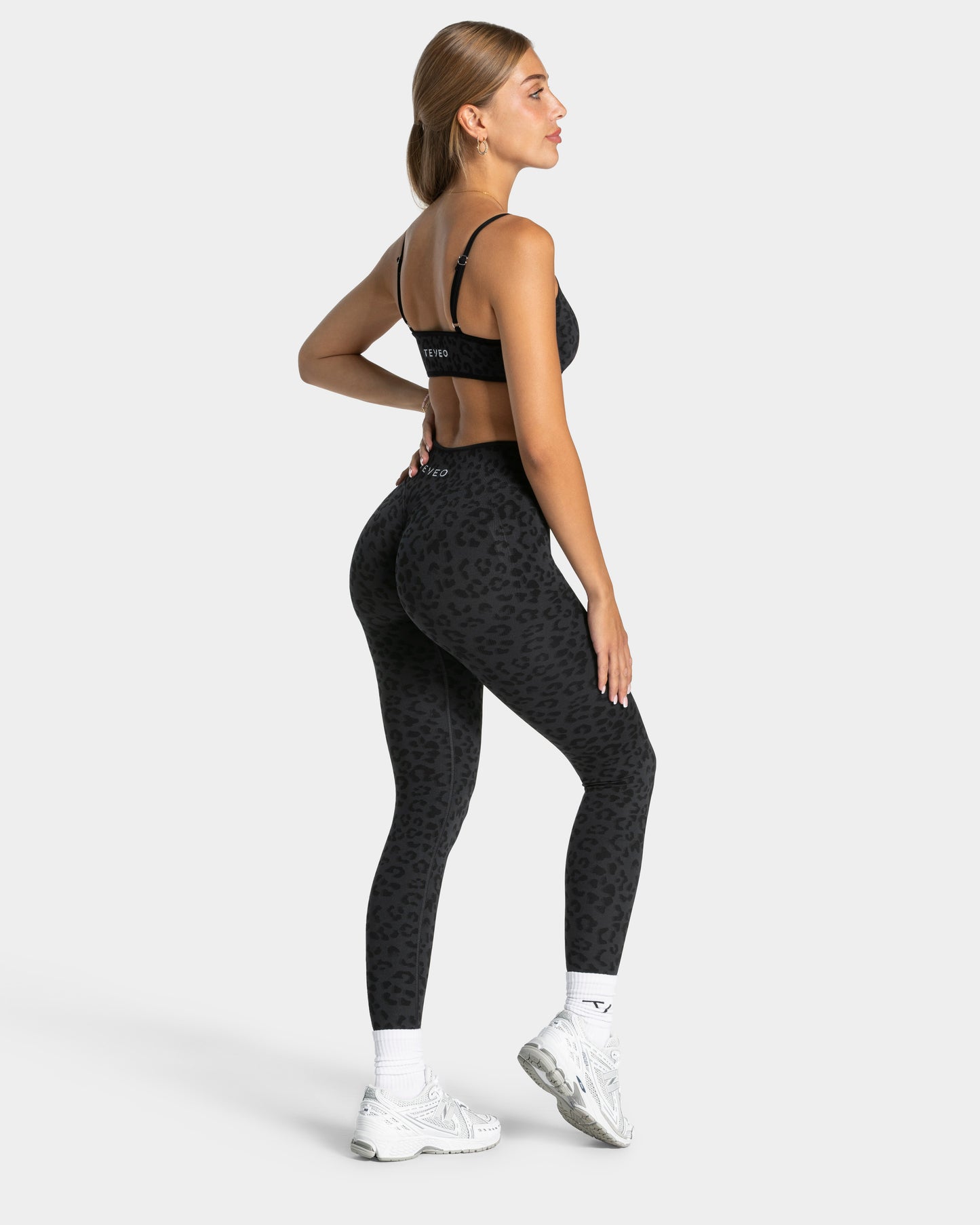 Contrastline Sculpt Scrunch Leggings "Leo Schwarz"