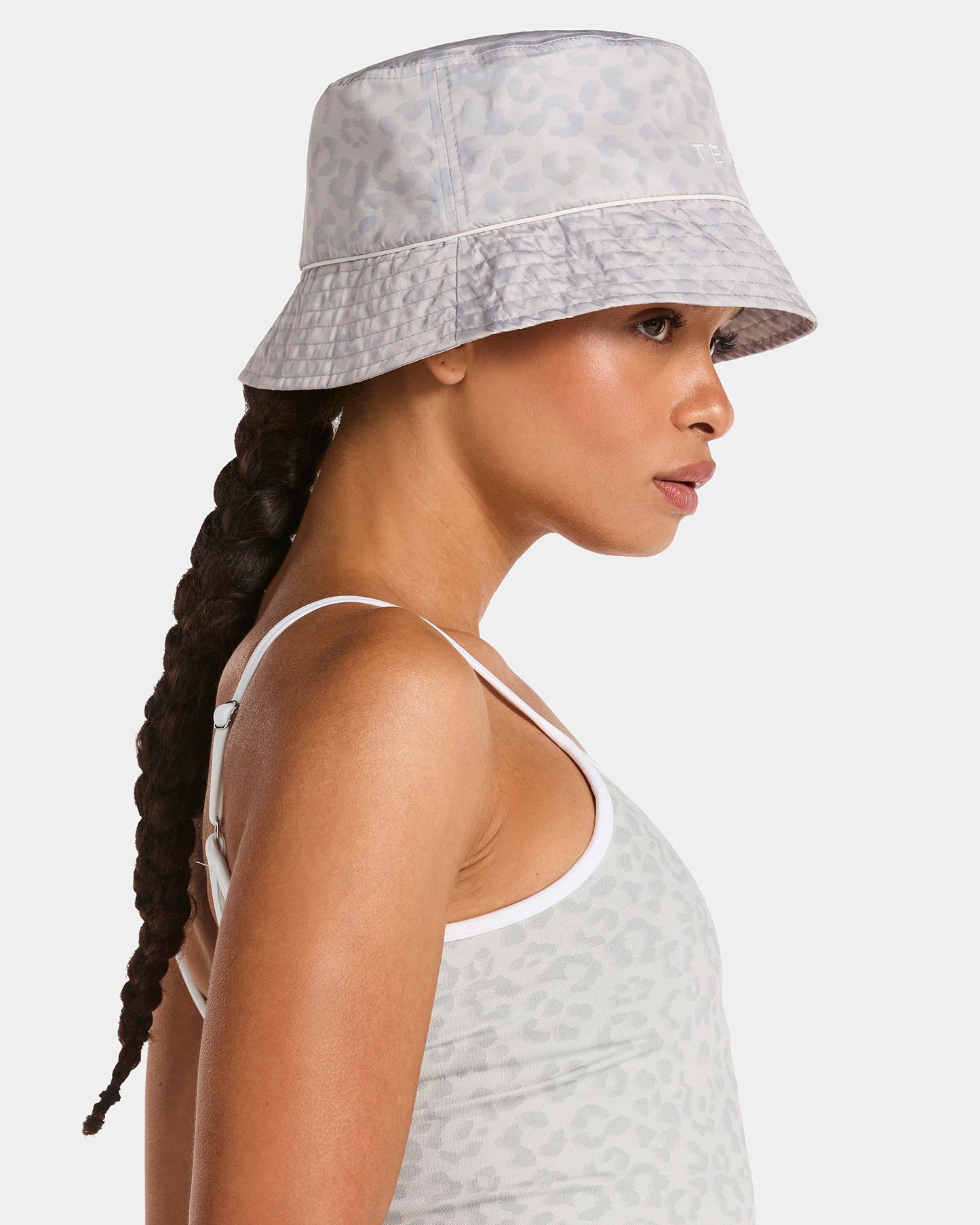 Cappello a secchiello Contrastline “Stampa leopardata Grigio Chiaro"