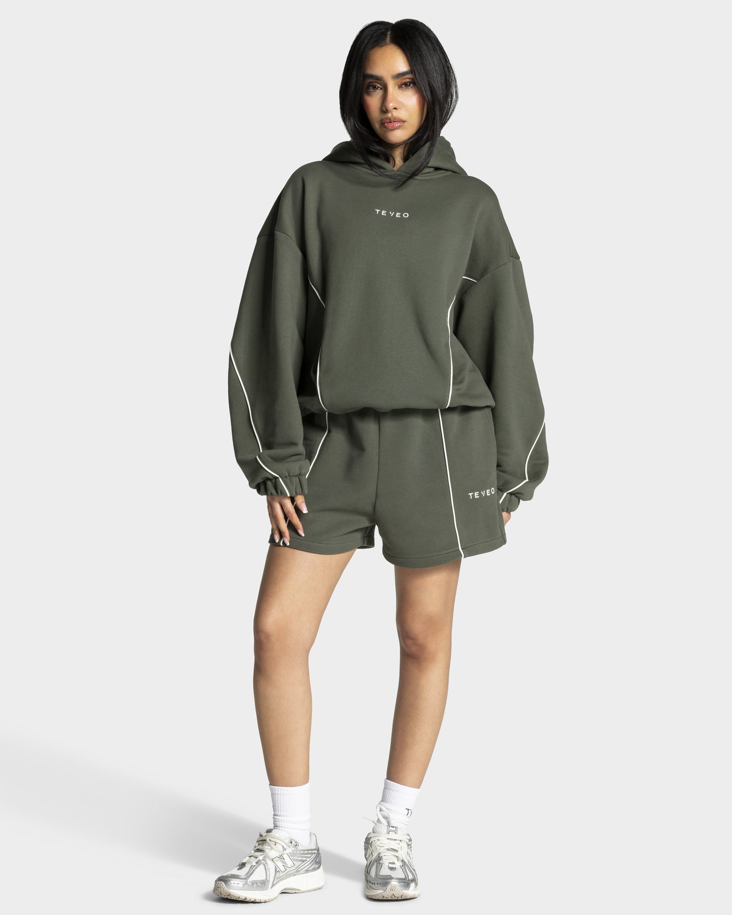 Contrastline Oversized Shorts ‘Khaki’