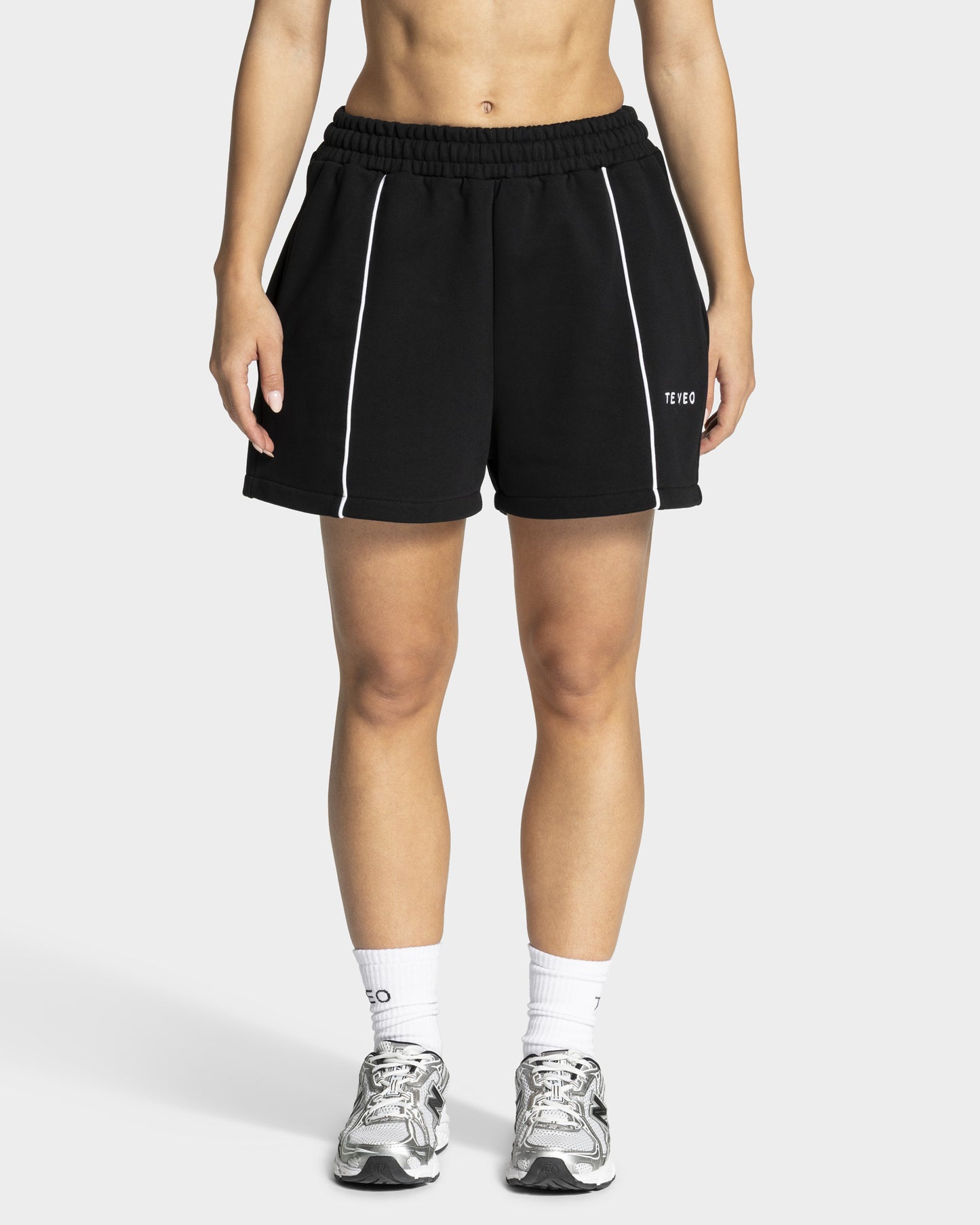 Contrastline Oversized Shorts ‘Black’