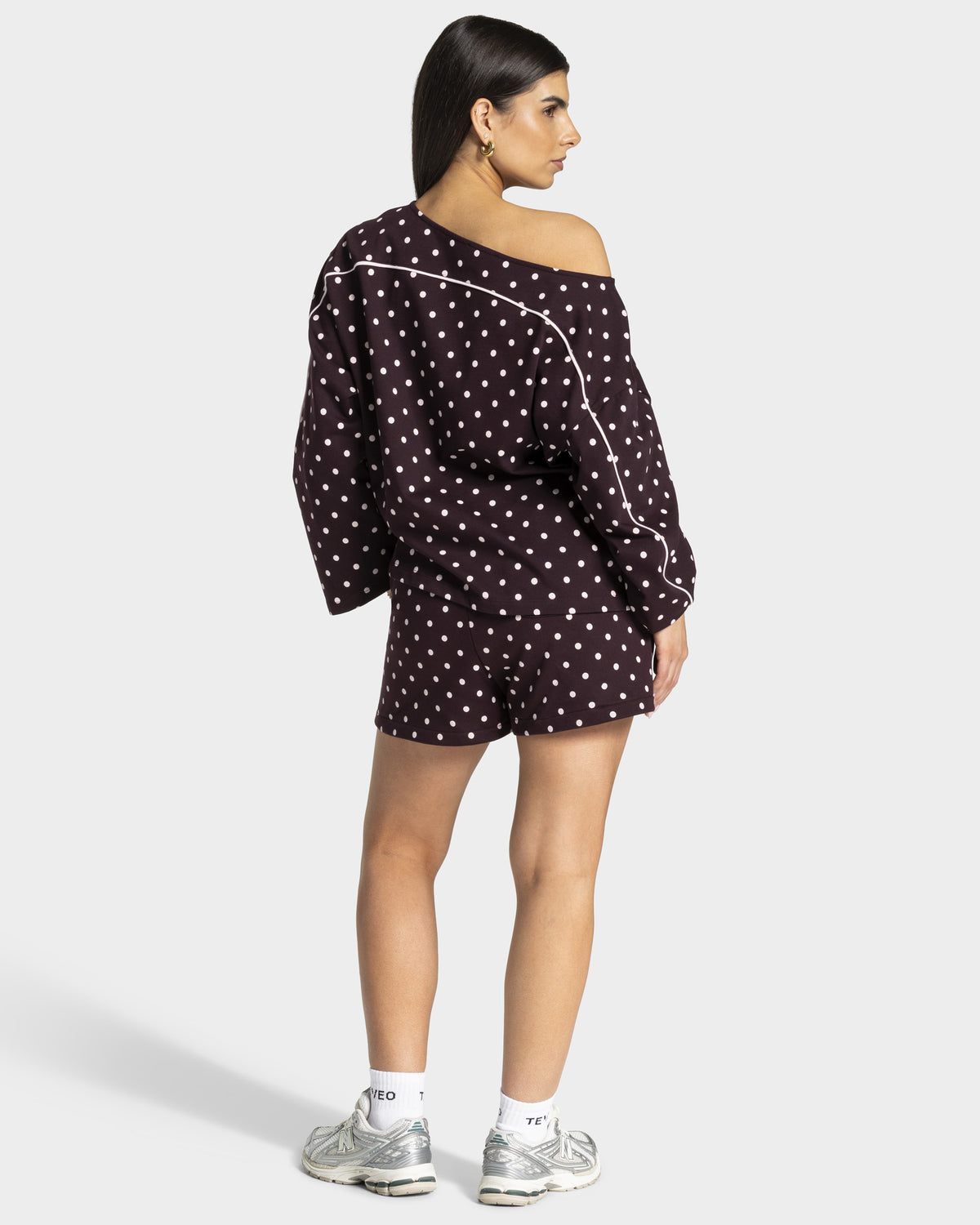 Contrastline Off-the-Shoulder Longsleeve ‘Merlot Polka Dot’