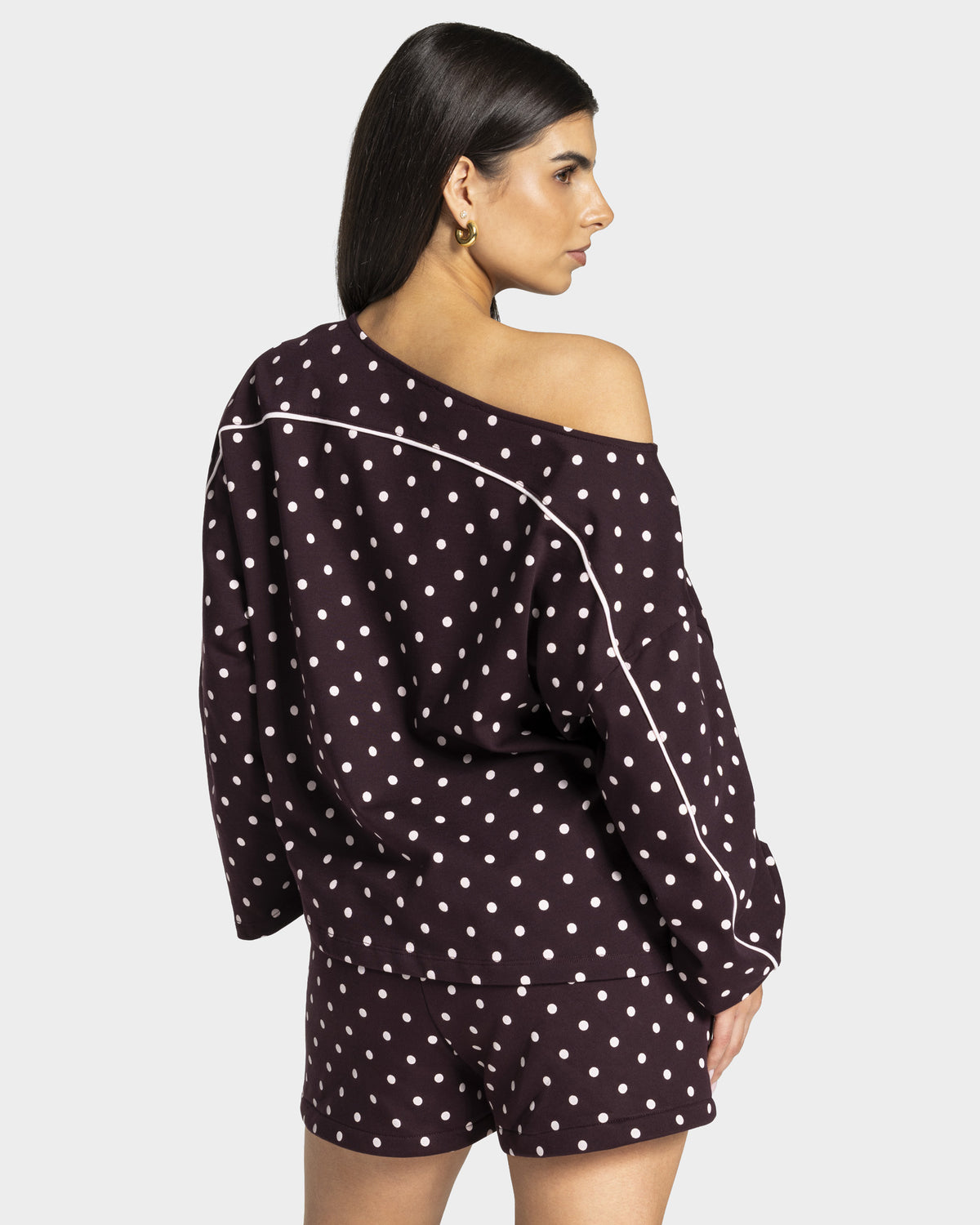 Contrastline Off-the-Shoulder Longsleeve ‘Merlot Polka Dot’