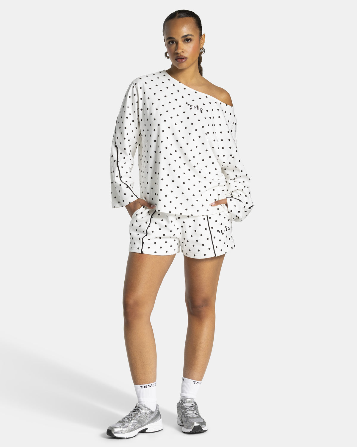 Maglia a manica lunga Off Shoulder Contrastline “Colore Bianco con pois neri”