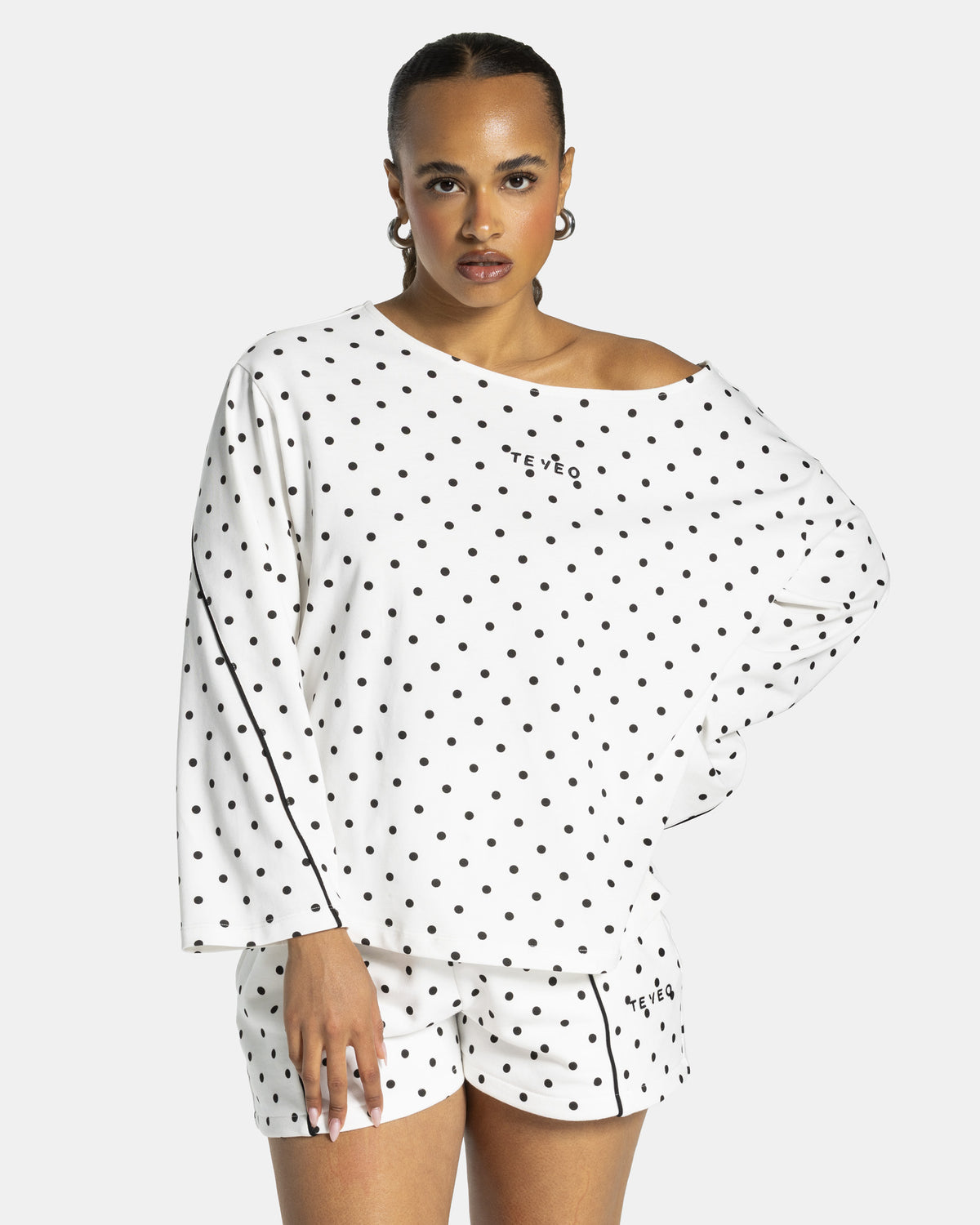 Maglia a manica lunga Off Shoulder Contrastline “Colore Bianco con pois neri”