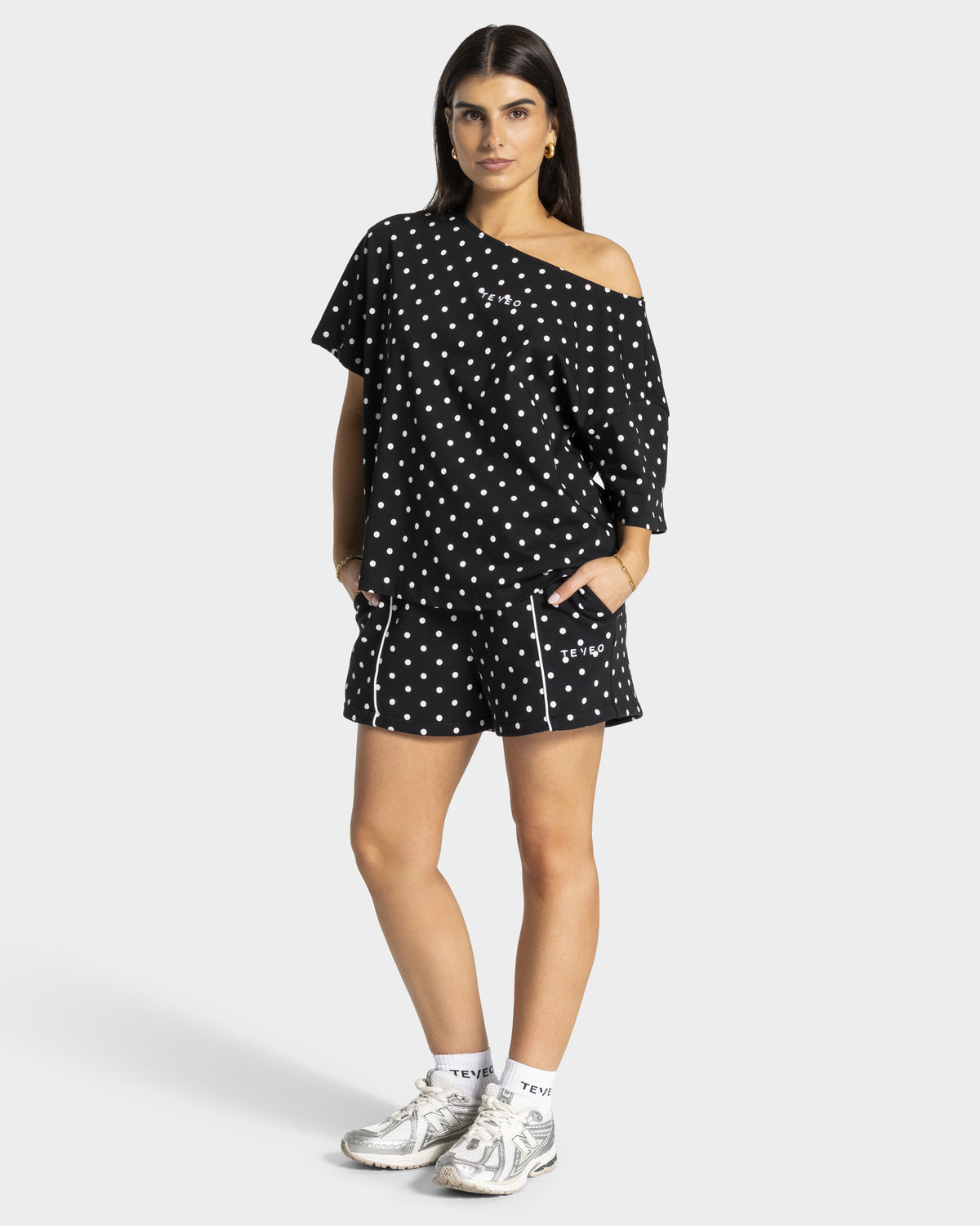 Contrastline Off-the-Shoulder T-Shirt ‘Black Polka Dot’