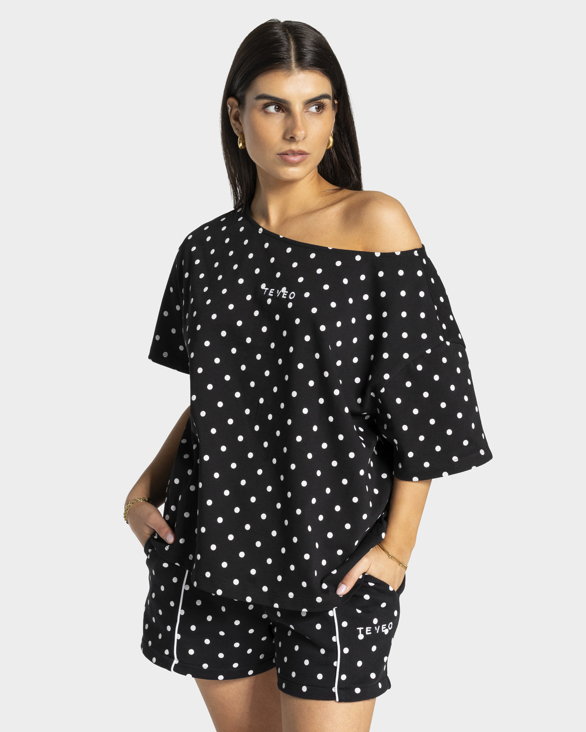 Contrastline Off-the-Shoulder T-Shirt ‘Black Polka Dot’