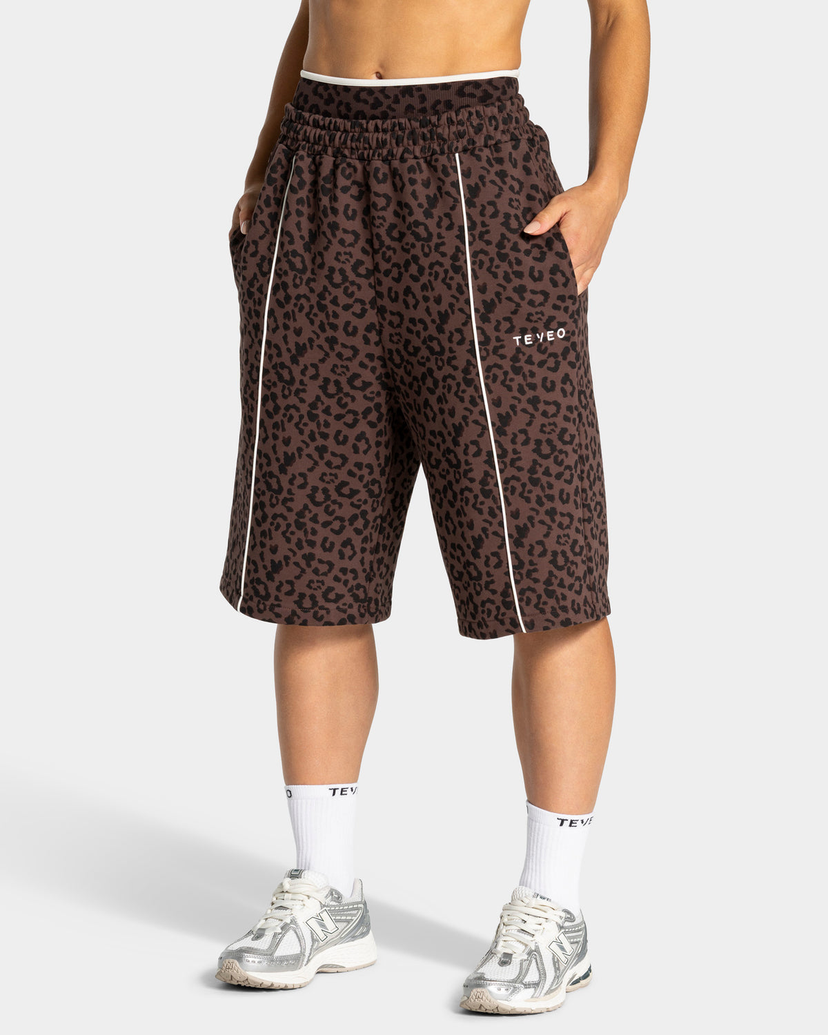 Contrastline Oversized Jorts ‘Espresso Leopard’