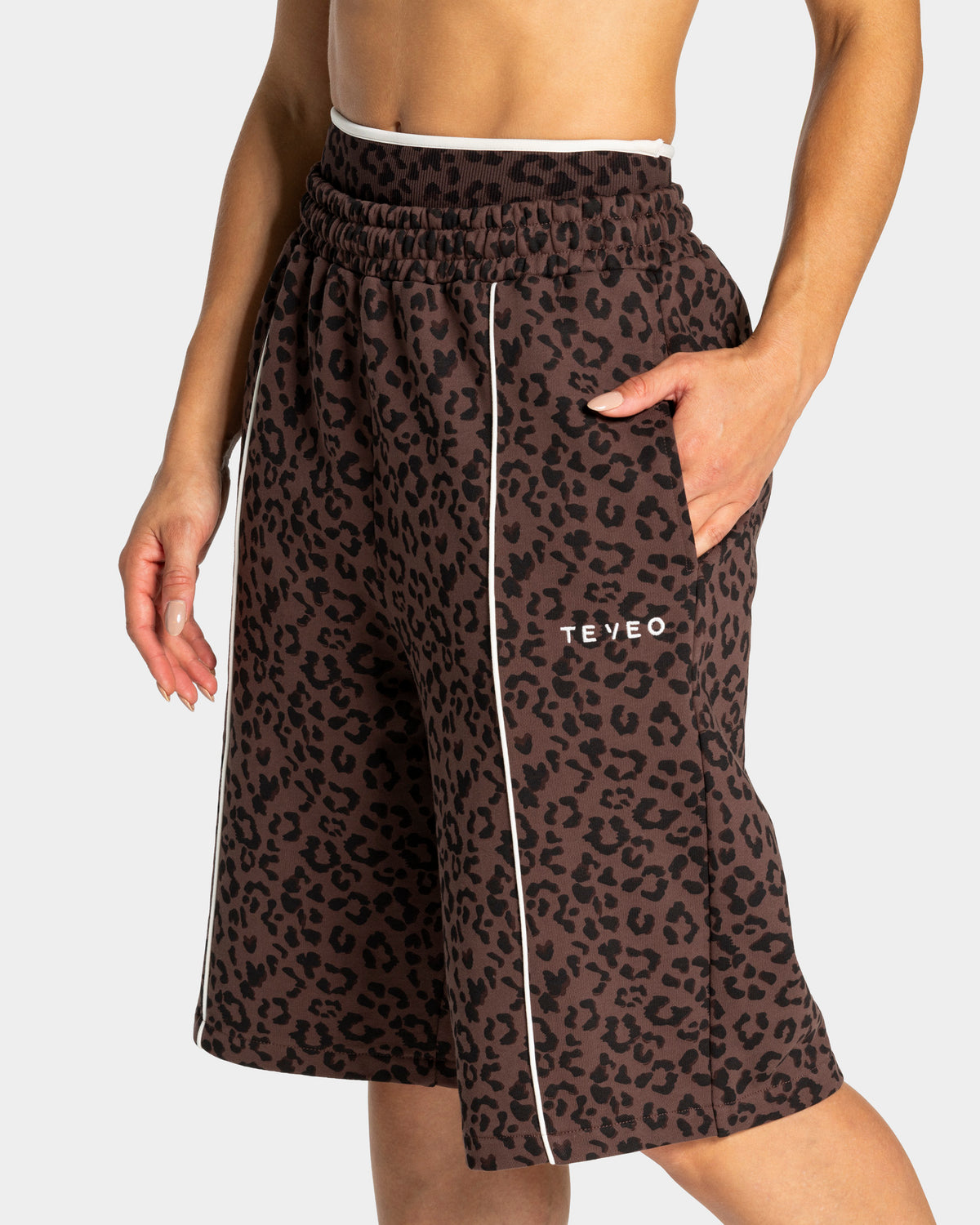 Contrastline Oversized Jorts ‘Espresso Leopard’