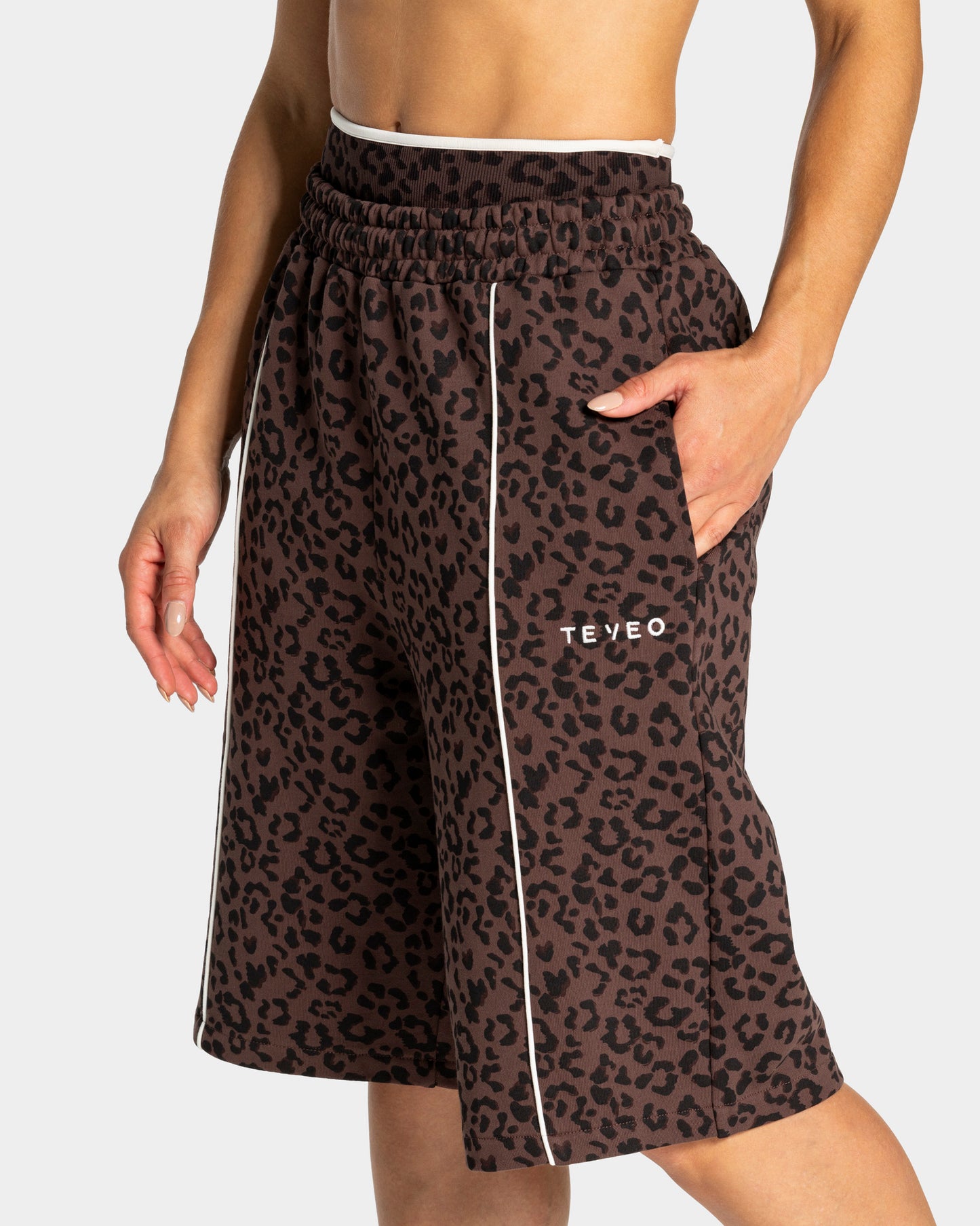 Contrastline Oversized Jorts ‘Espresso Leopard’