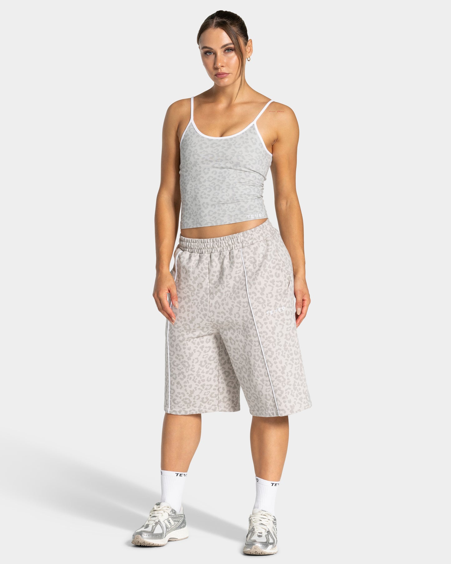Contrastline Oversized Jorts ‘Light Grey Leopard’