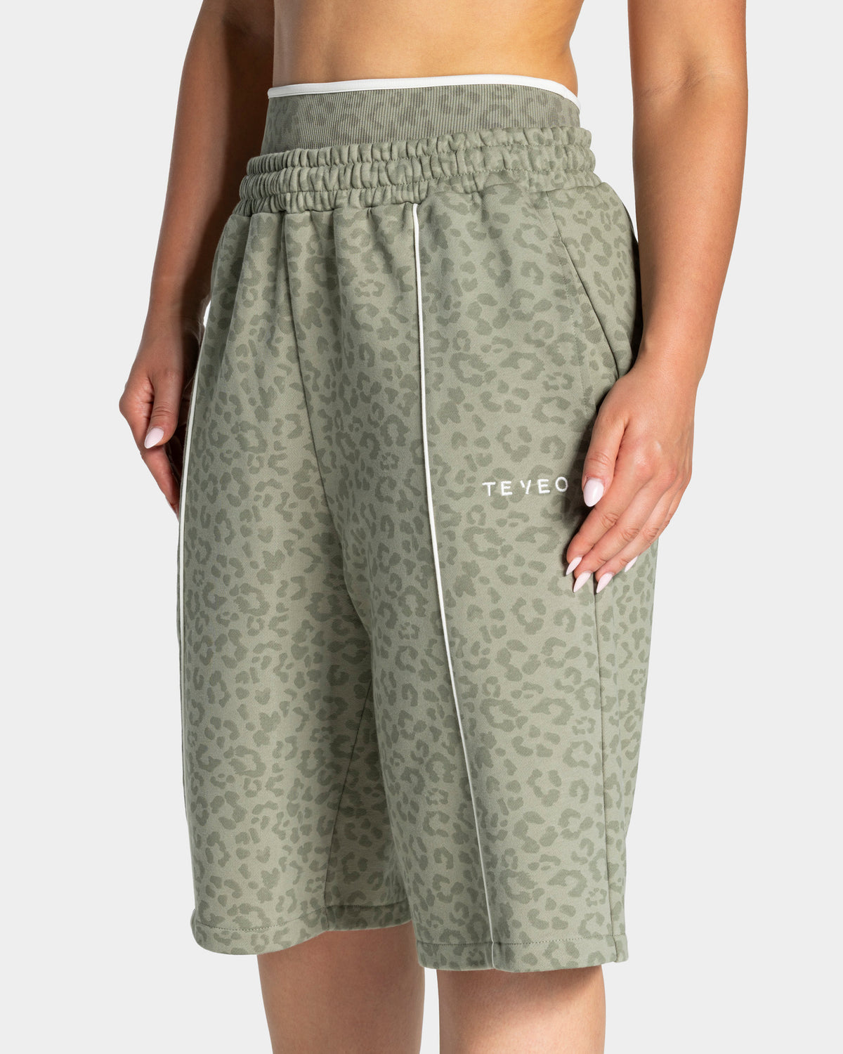 Contrastline Oversized Jorts ‘Khaki Leopard’