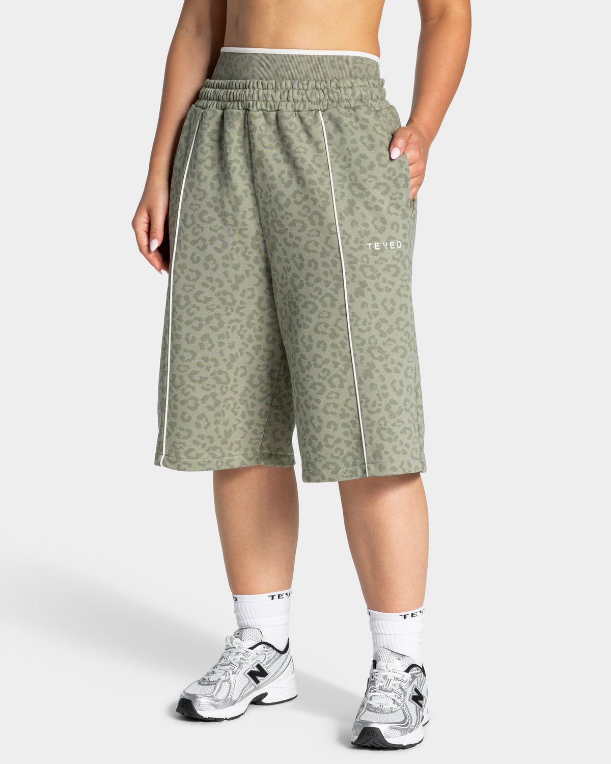 Contrastline Oversized Jorts ‘Khaki Leopard’