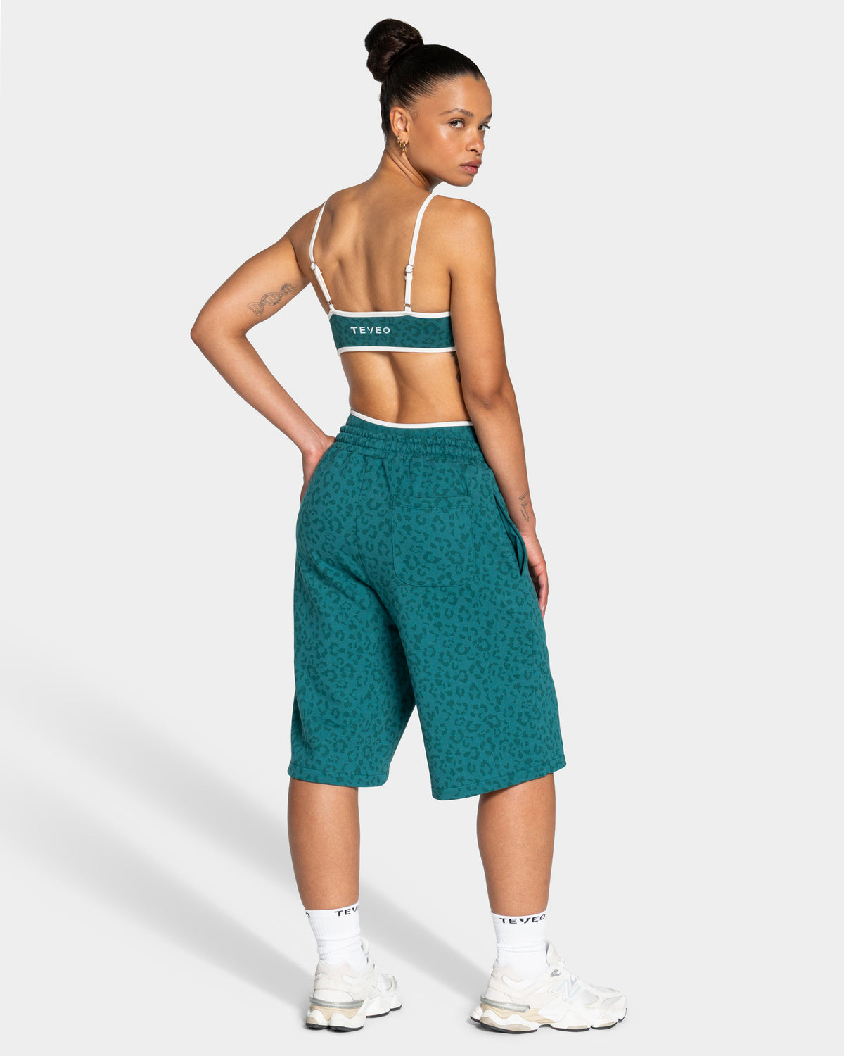 Bermudas oversize Contrastline «leopardo petróleo»