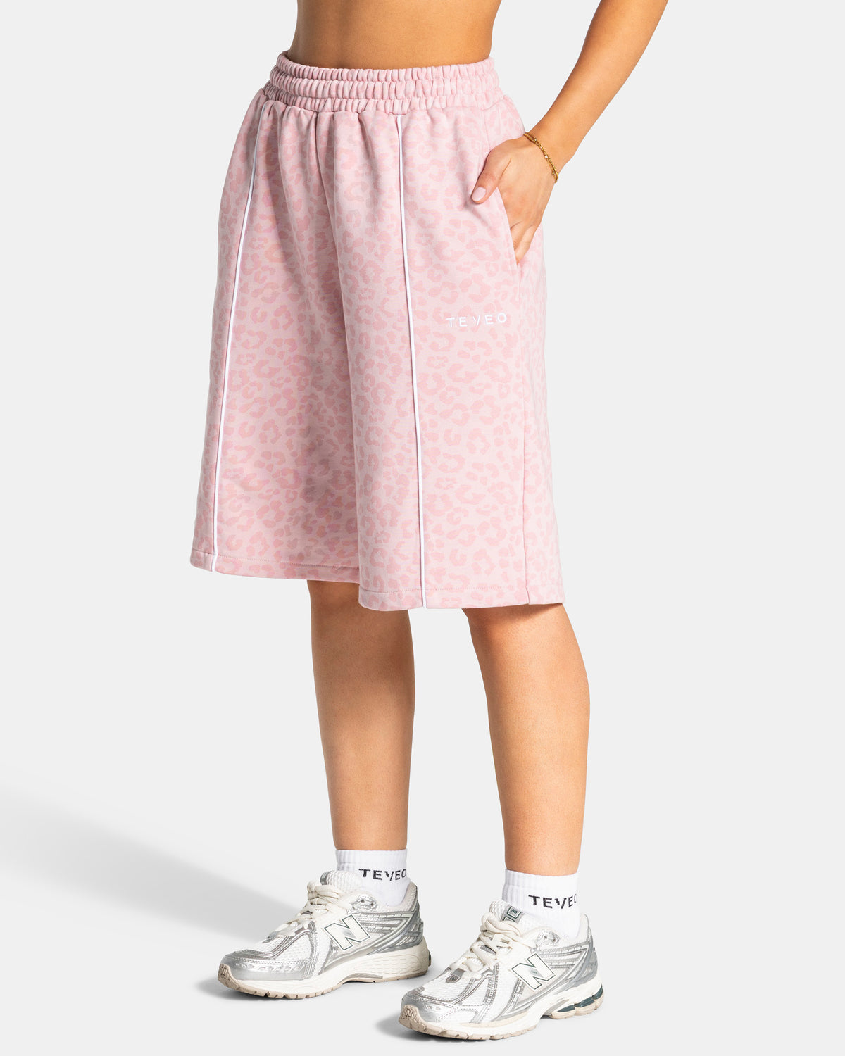 Contrastline Oversized Jorts ‘Light Pink Leopard’