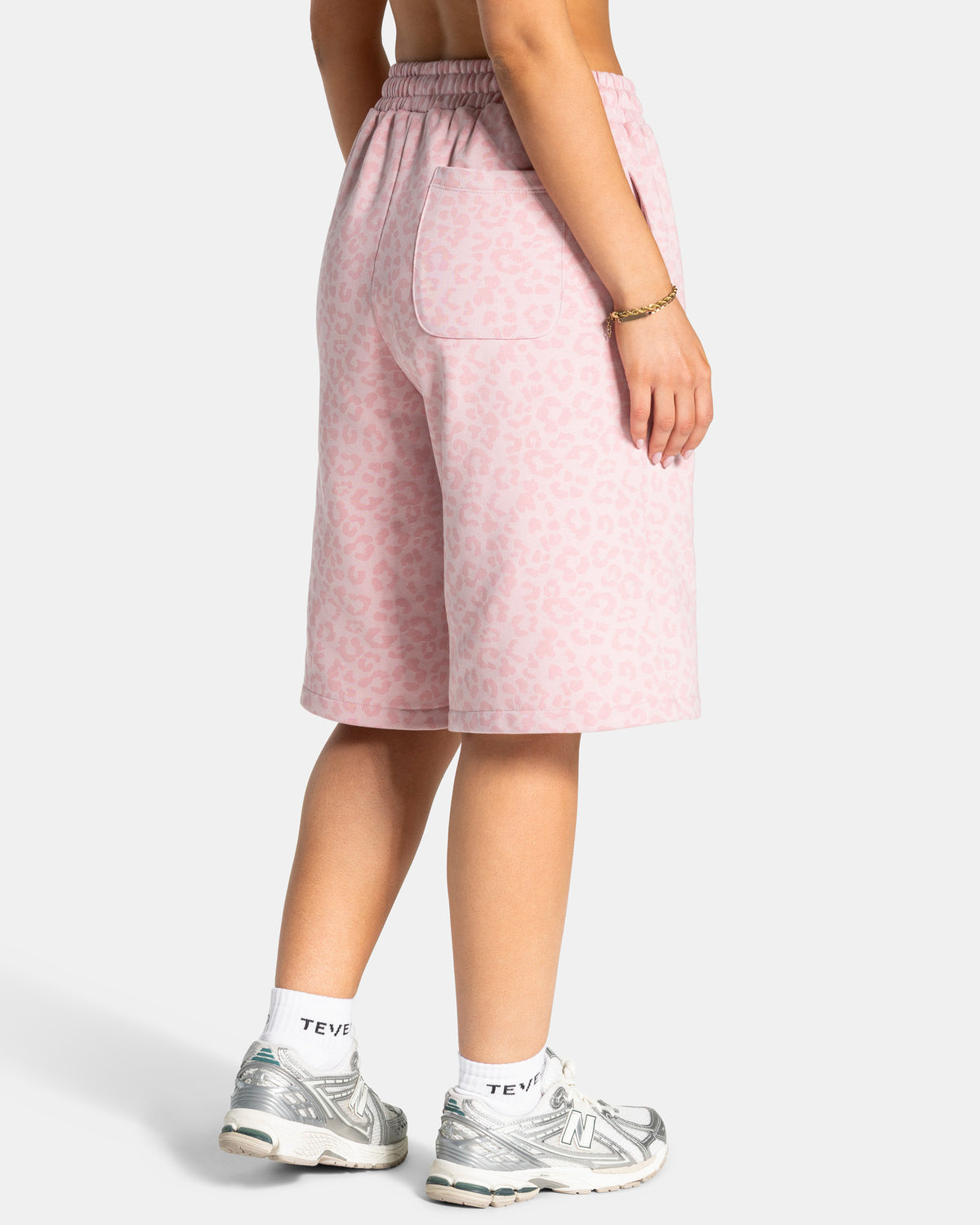 Contrastline Oversized Jorts ‘Light Pink Leopard’