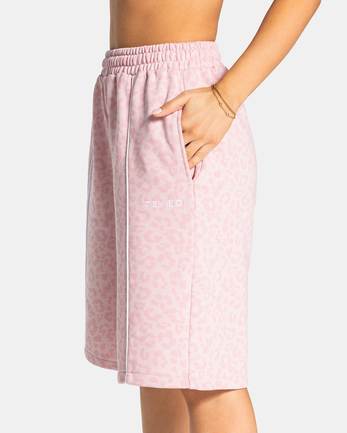 Contrastline Oversized Jorts ‘Light Pink Leopard’