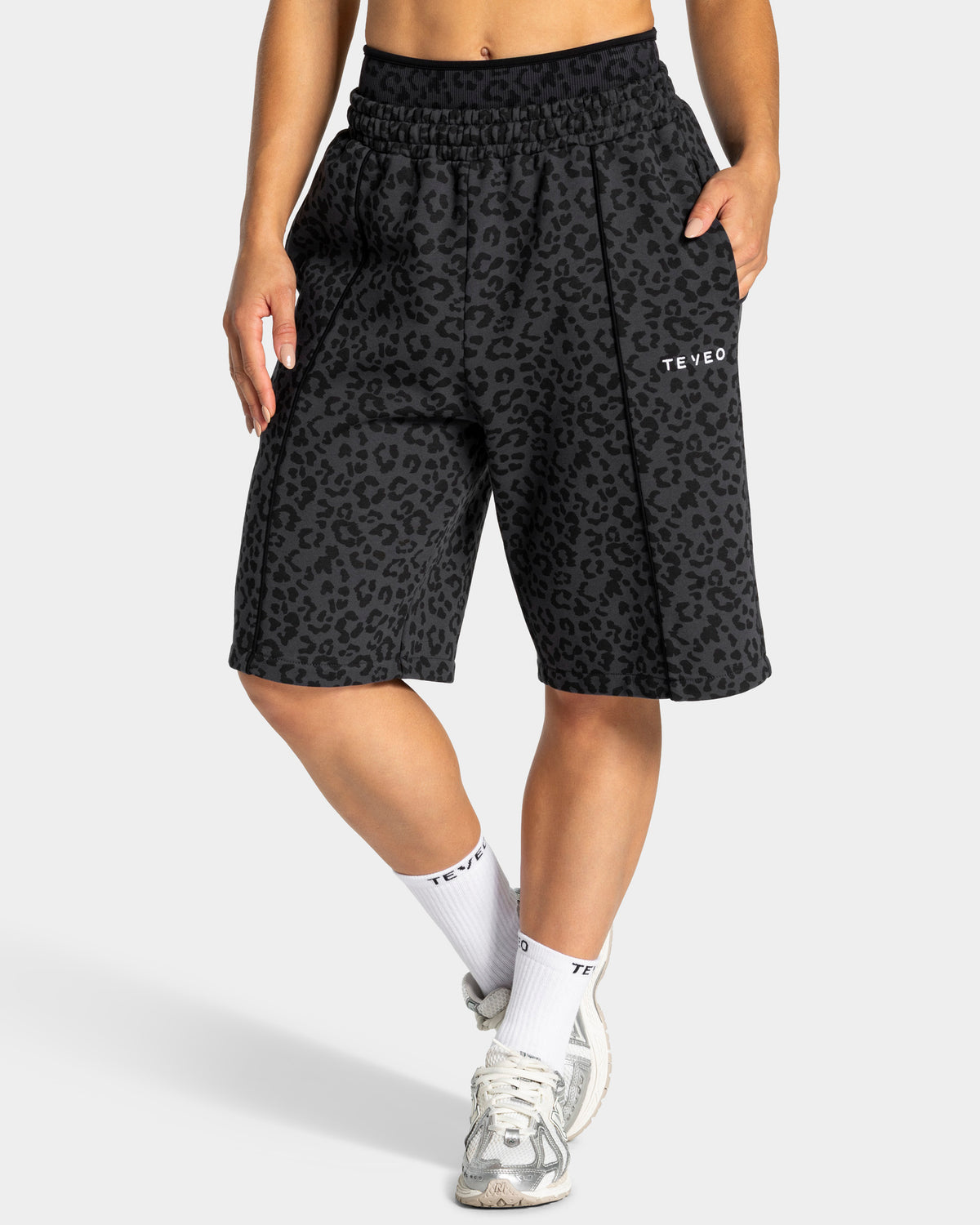 Contrastline Oversized Jorts ‘Black Leopard’