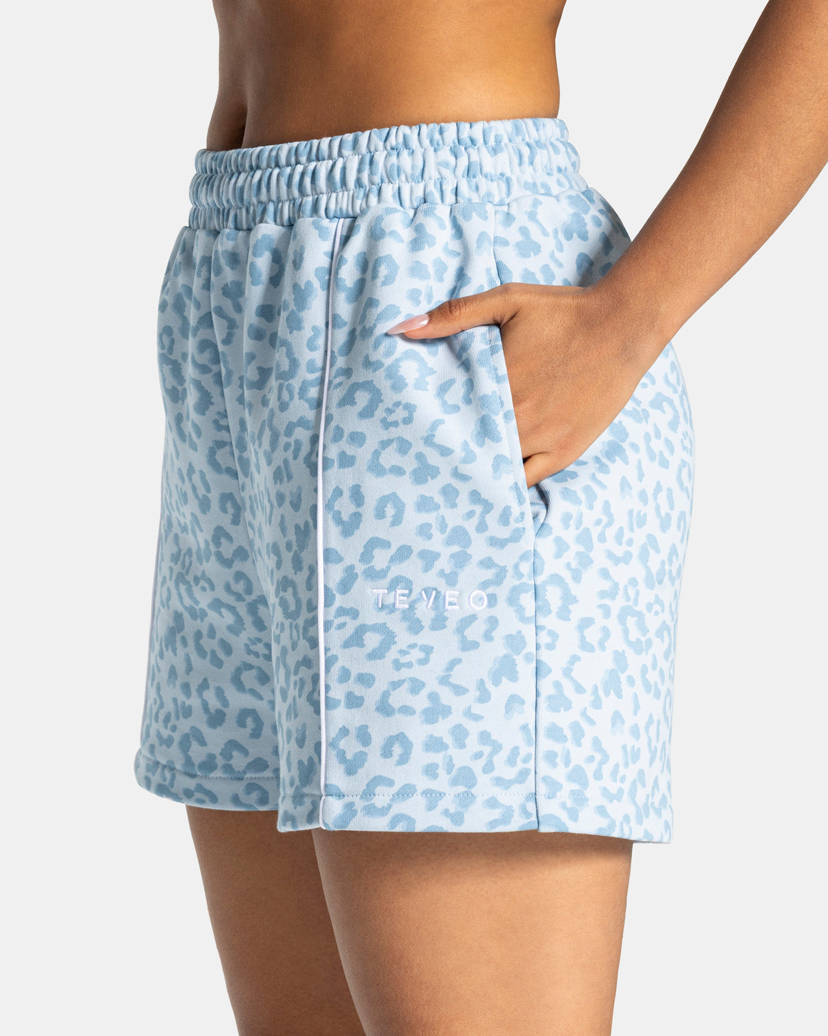 Contrastline Oversized Shorts ‘Baby Blue Leopard’