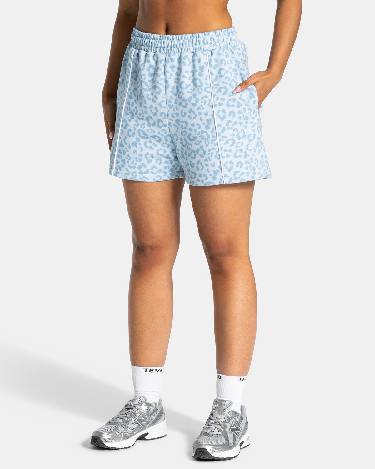 Contrastline Oversized Shorts ‘Baby Blue Leopard’