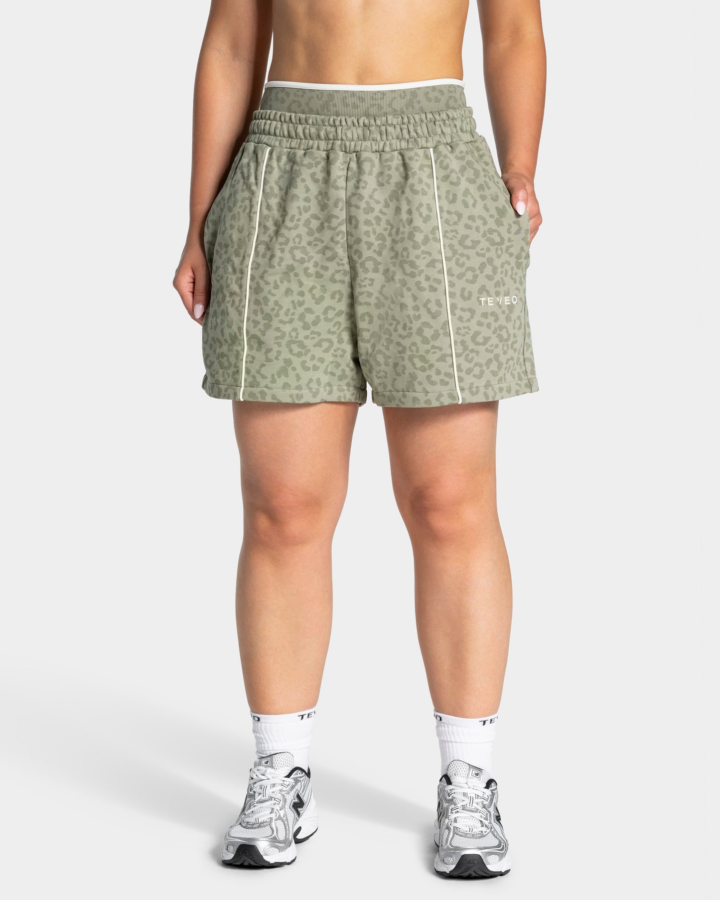 Contrastline Oversized Shorts "Leo Khaki"
