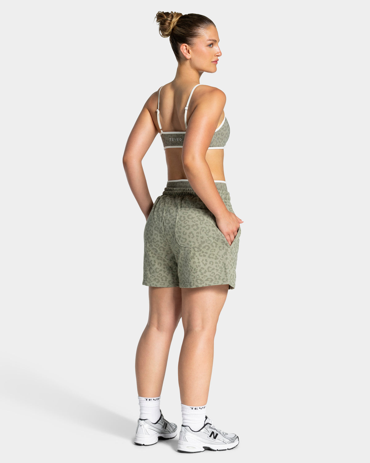 Contrastline Oversized Shorts ‘Khaki Leopard’