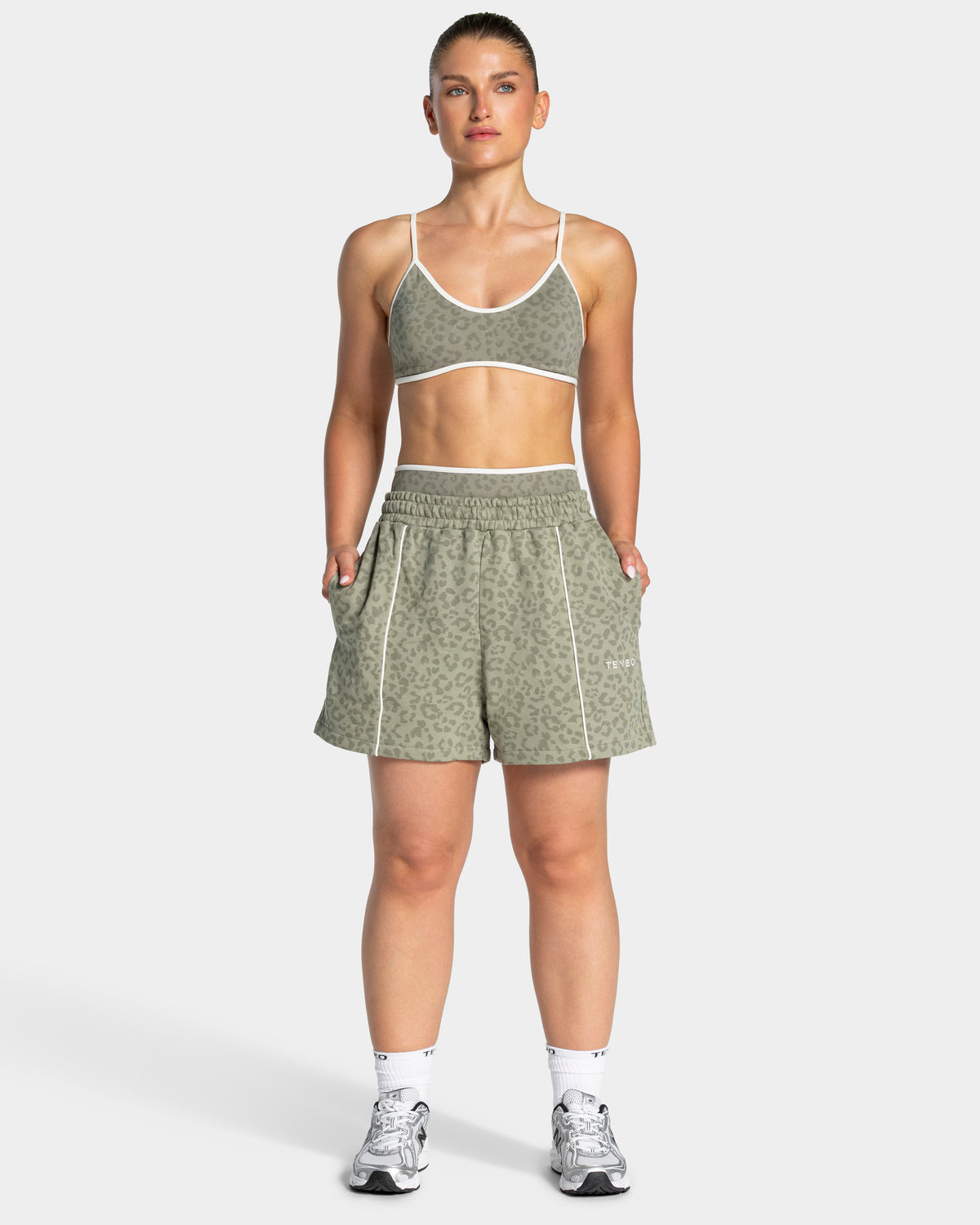 Contrastline Oversized Shorts ‘Khaki Leopard’