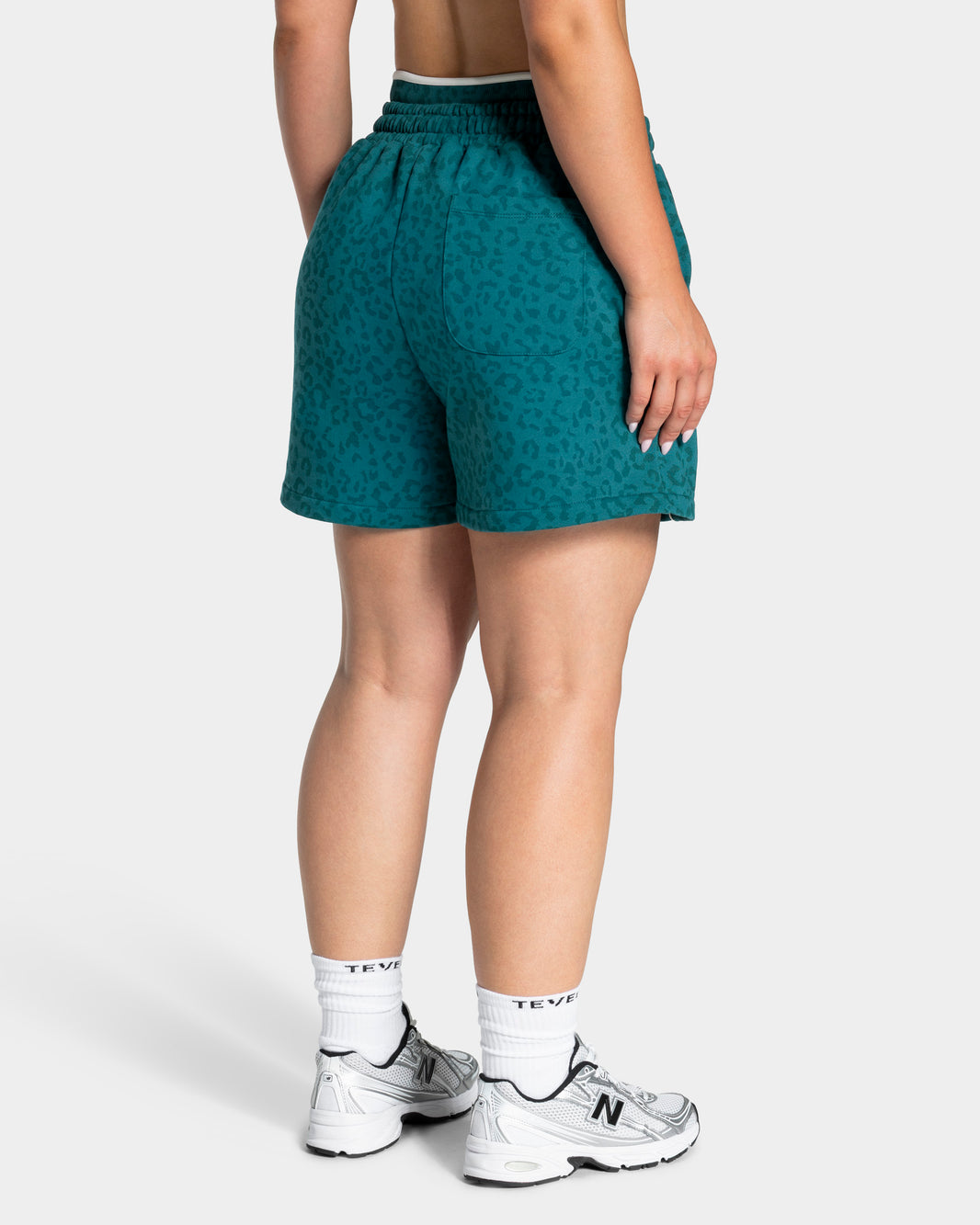 Contrastline Oversized Shorts ‘Petrol Leopard’