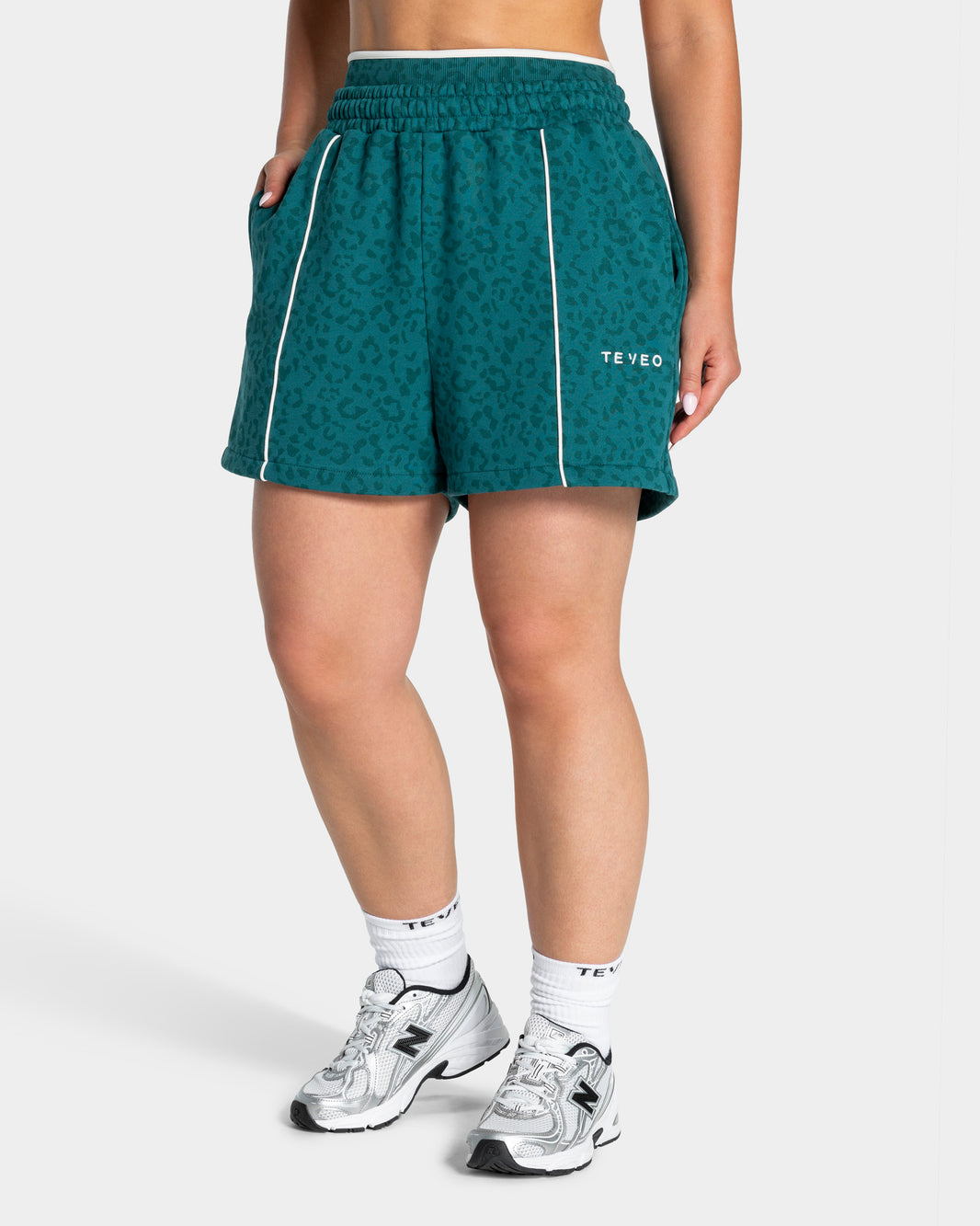 Contrastline Oversized Shorts ‘Petrol Leopard’