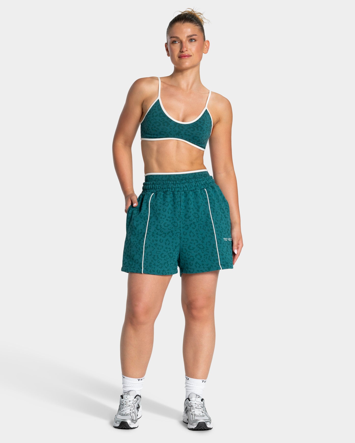Shorts oversize Contrastline “Stampa leopardo Petrol"