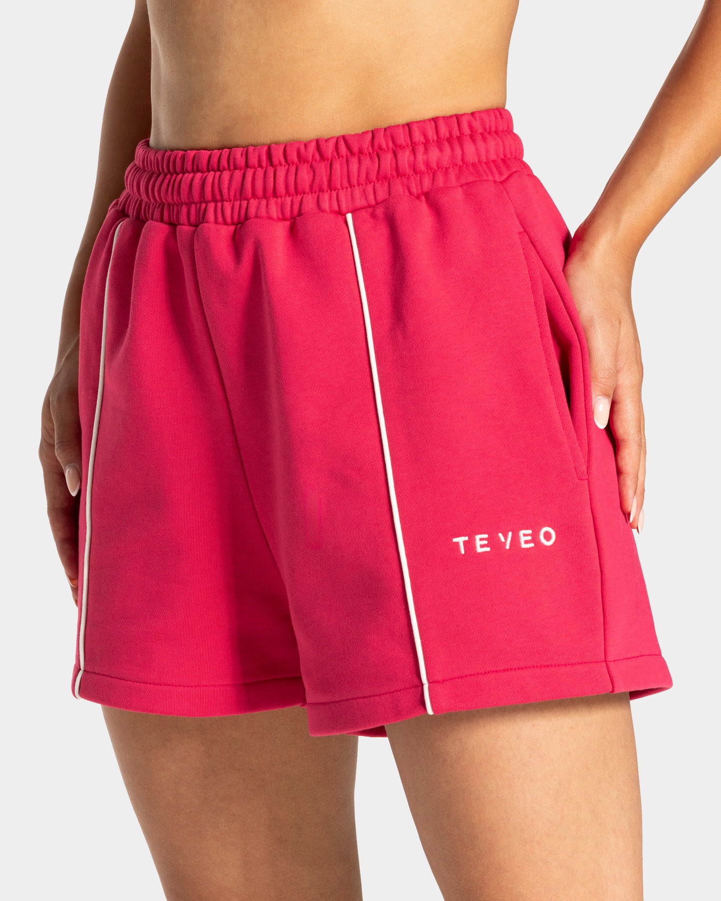 Contrastline Oversized Shorts ‘Berry’