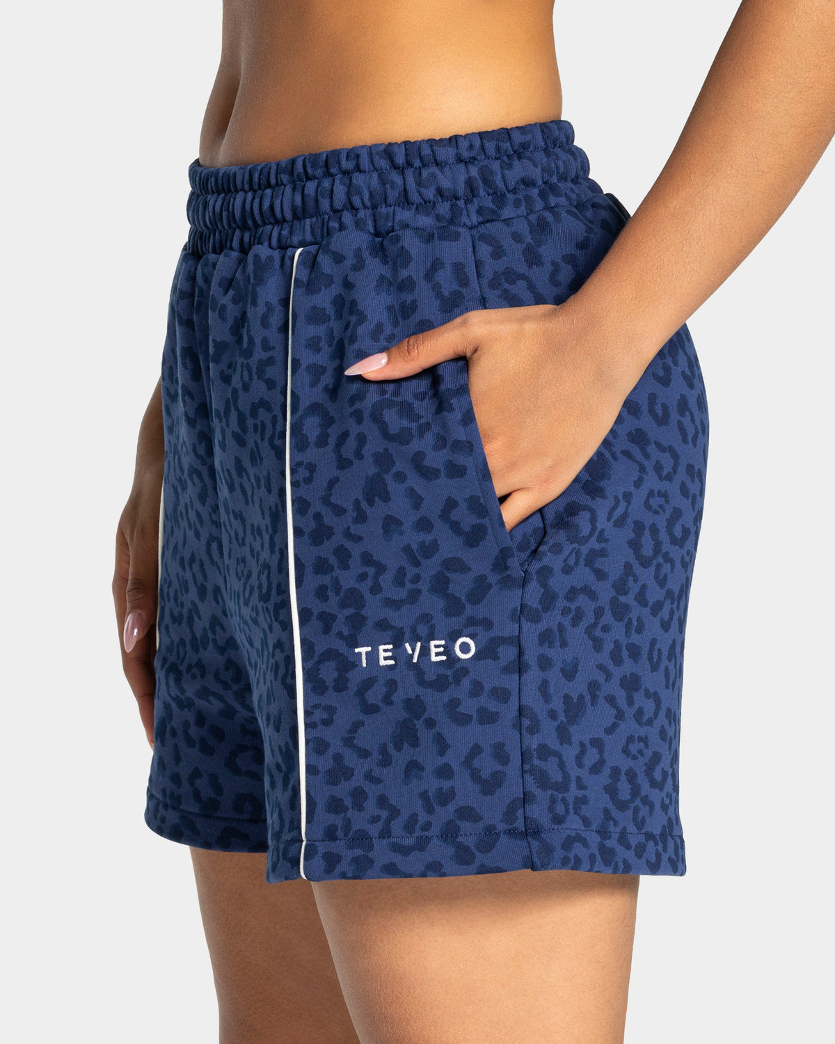 Contrastline Oversized Shorts ‘Dark Blue Leopard’