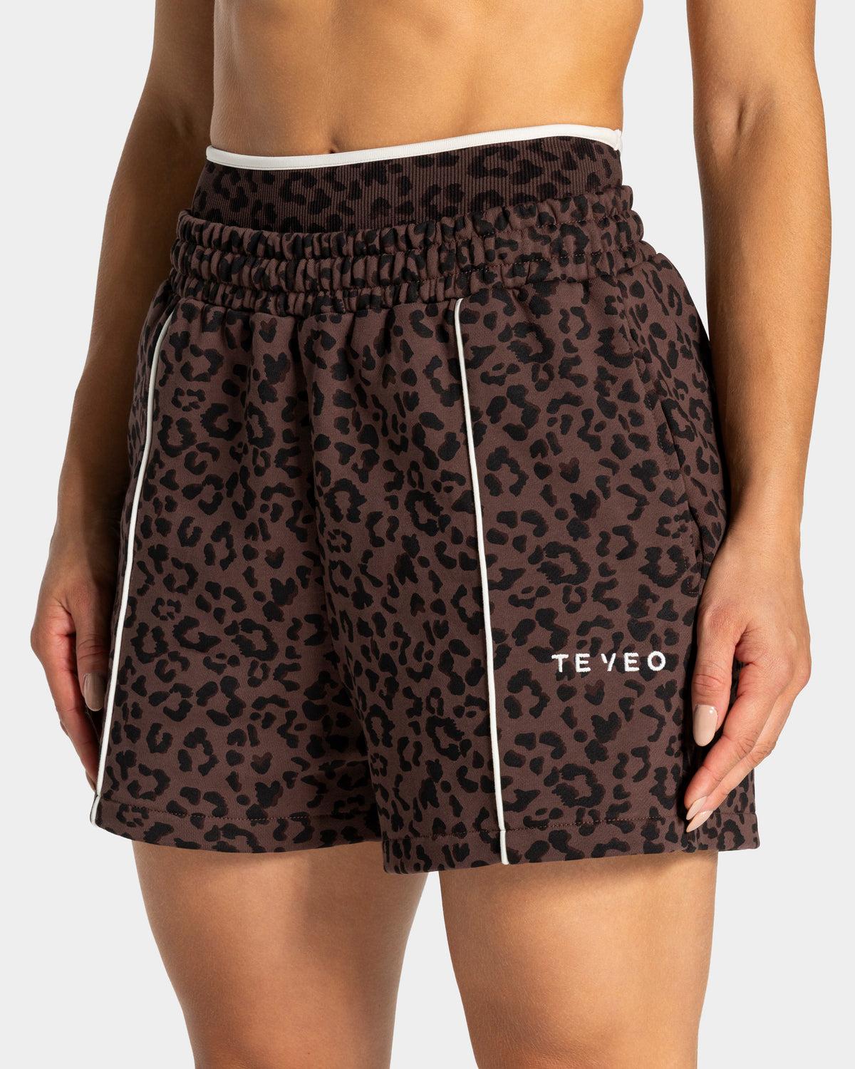 Shorts oversize Contrastline «leopardo Espresso»