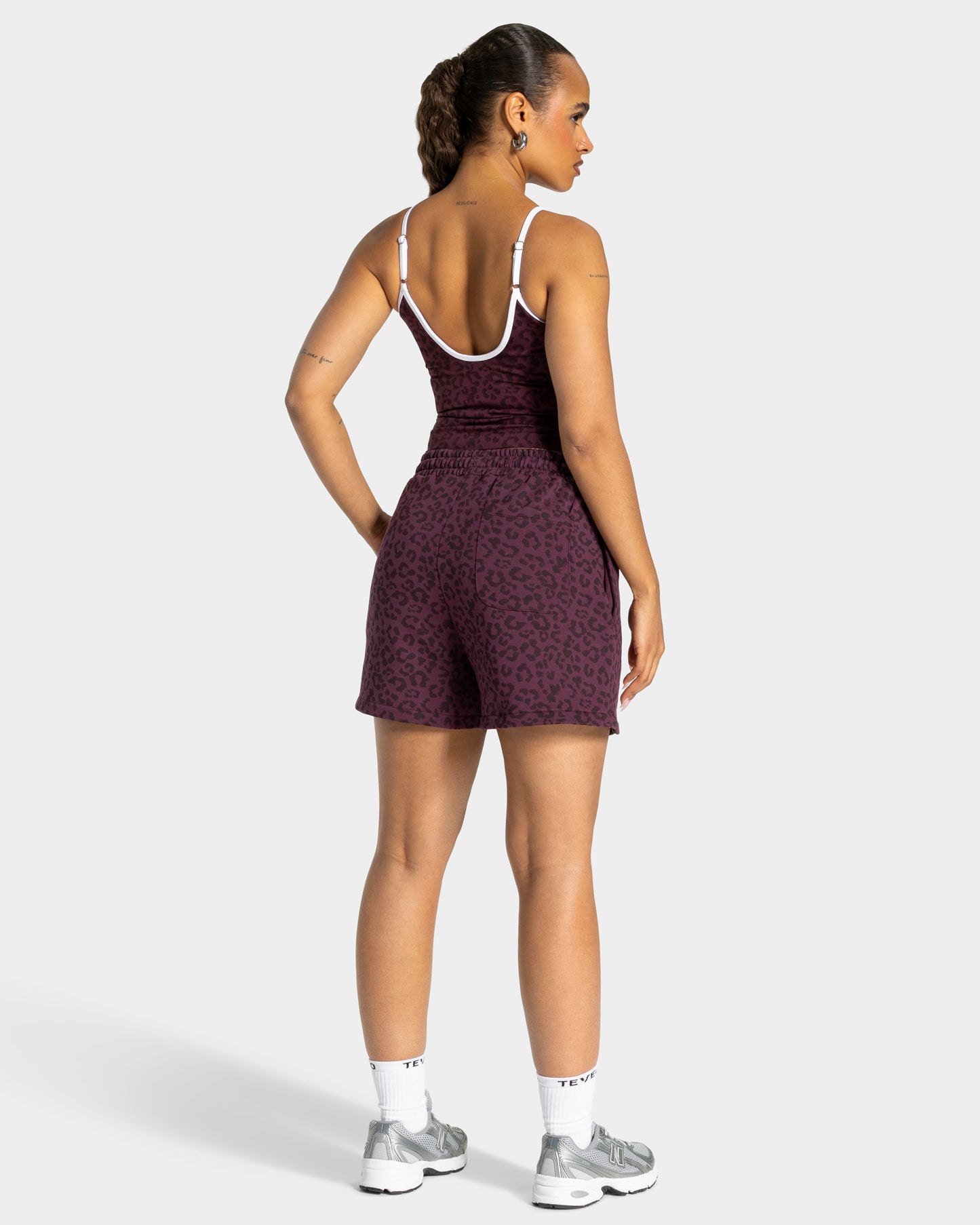 Shorts oversize Contrastline “Stampa leopardata di colore Merlot"