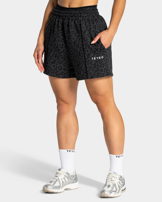 Contrastline Oversized Shorts ‘Black Leopard’