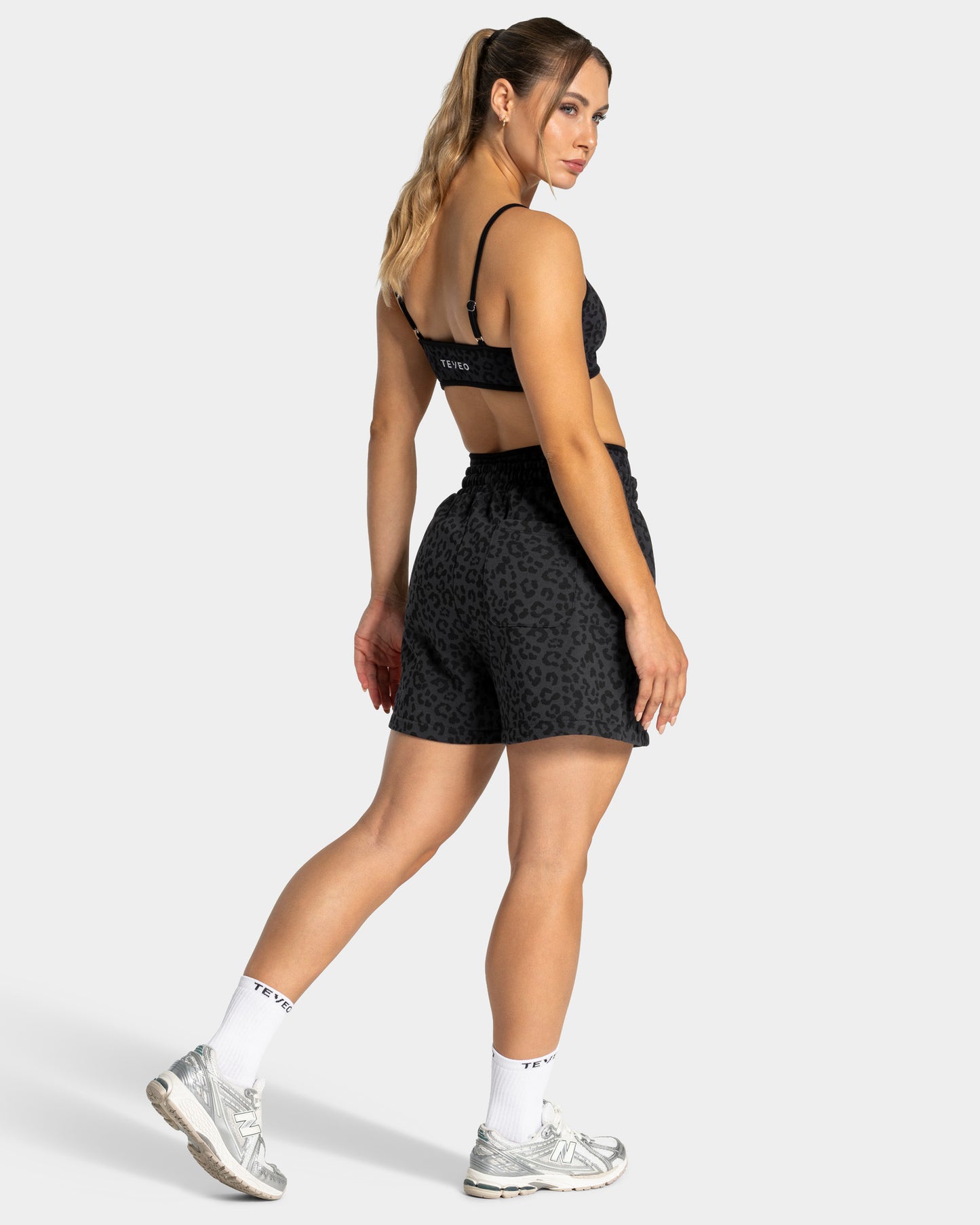 Contrastline Oversized Shorts ‘Black Leopard’