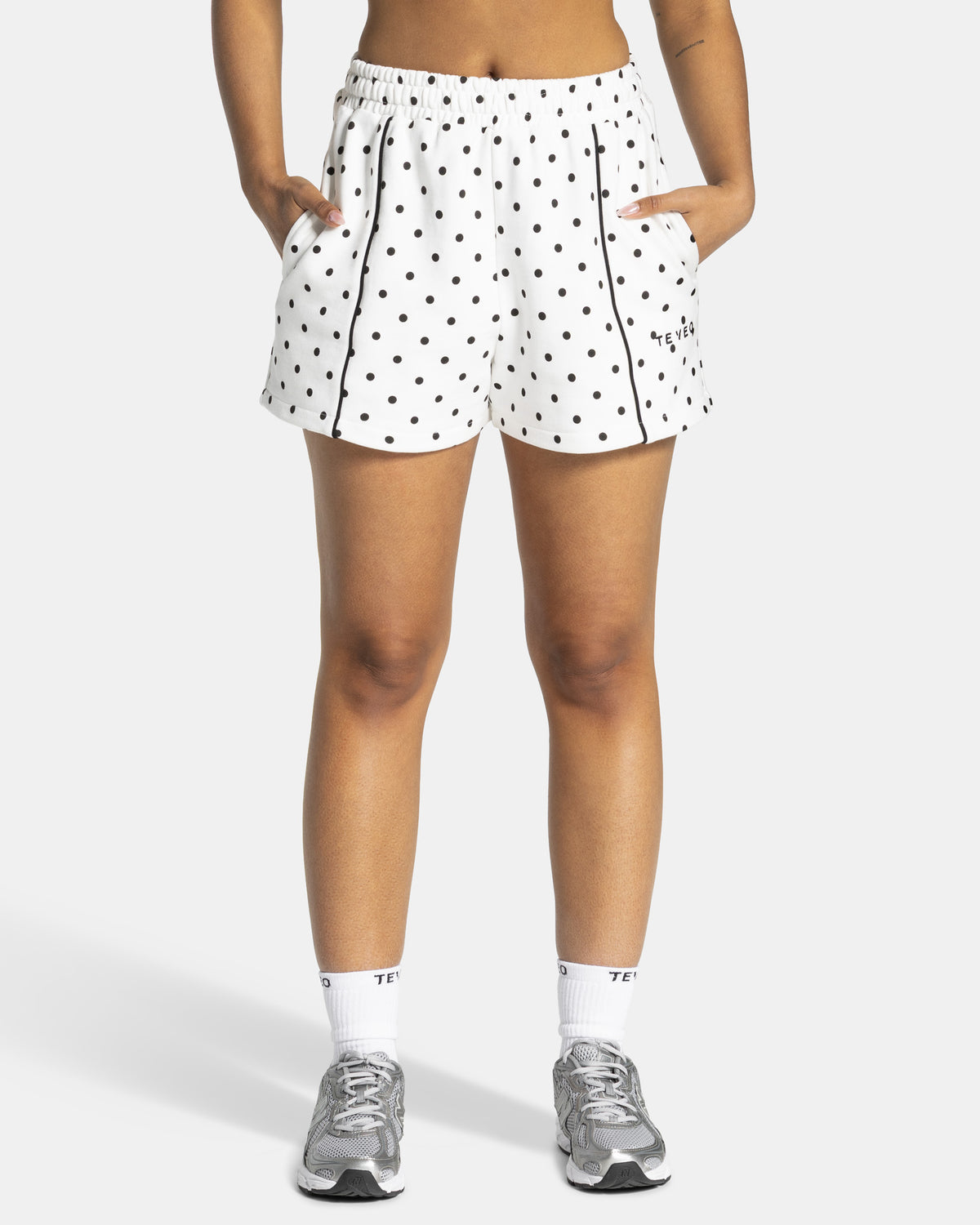 Contrastline Oversized Shorts ‘White Polka Dot’