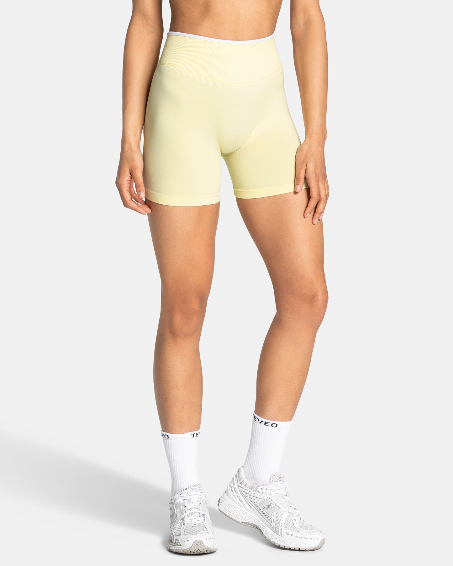 Contrastline Sculpt Scrunch Shorts ‘Butter Yellow’