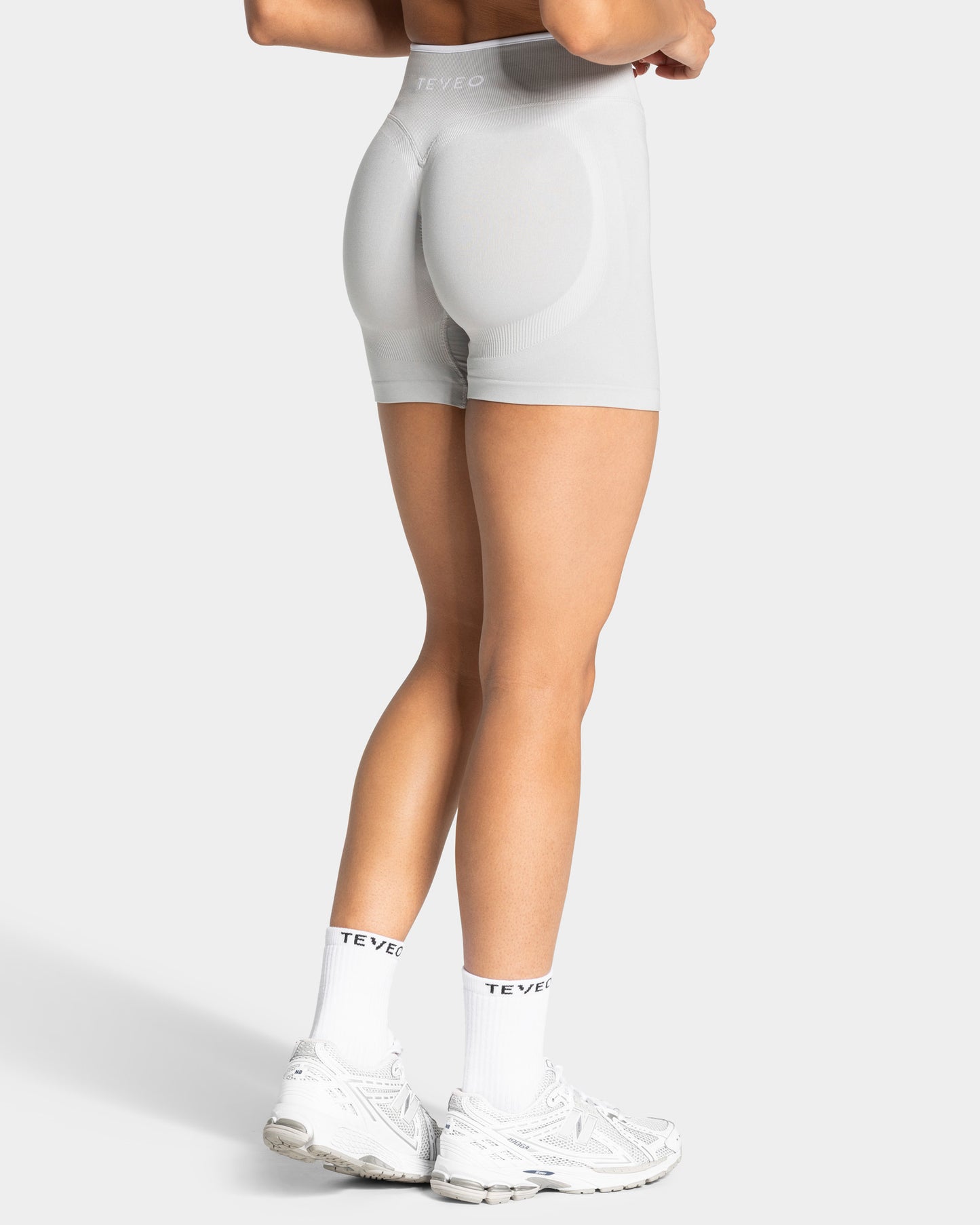 Contrastline Sculpt Scrunch Shorts ‘Moon’