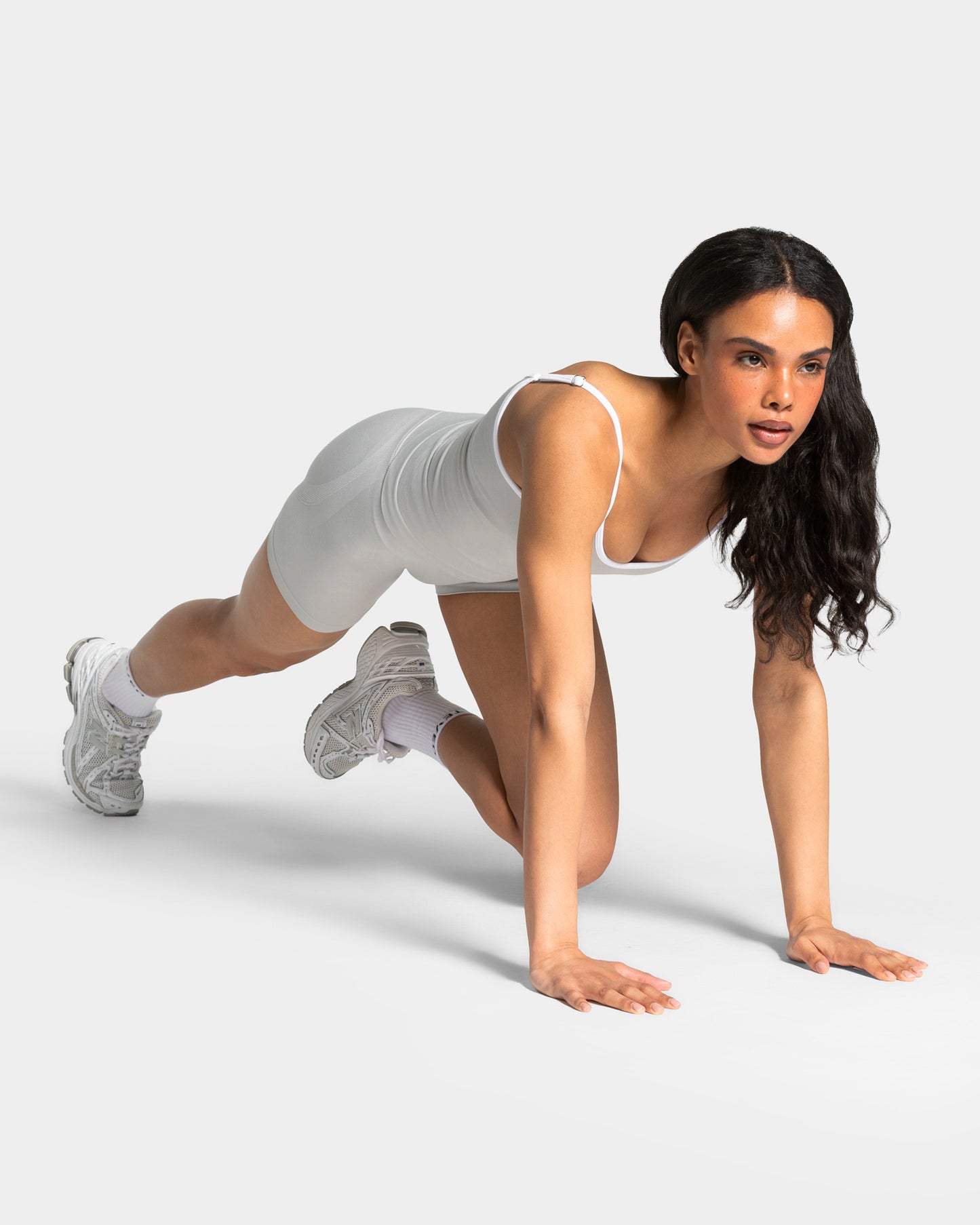 Contrastline Sculpt Scrunch Shorts ‘Moon’