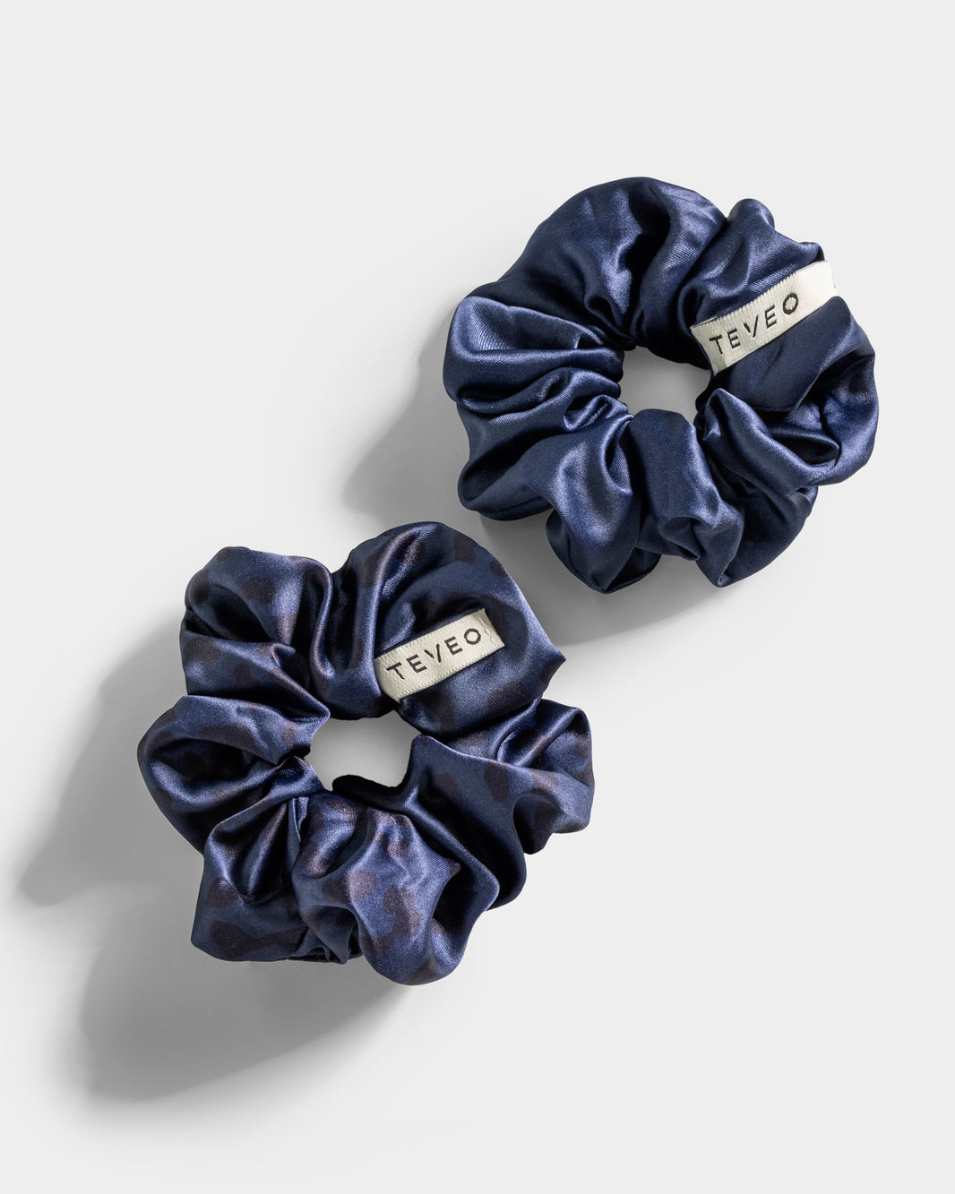 Contrastline Scrunchies (2-Pack) ‘Dark Blue/Leopard’
