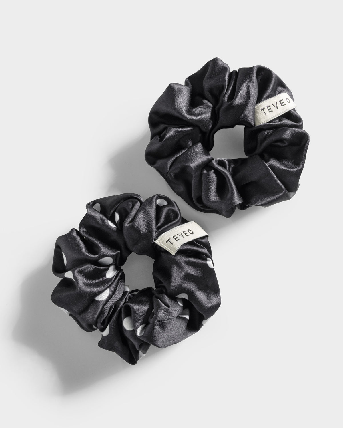 Contrastline Scrunchies (2-Pack) ‘Black - Polka Dot’