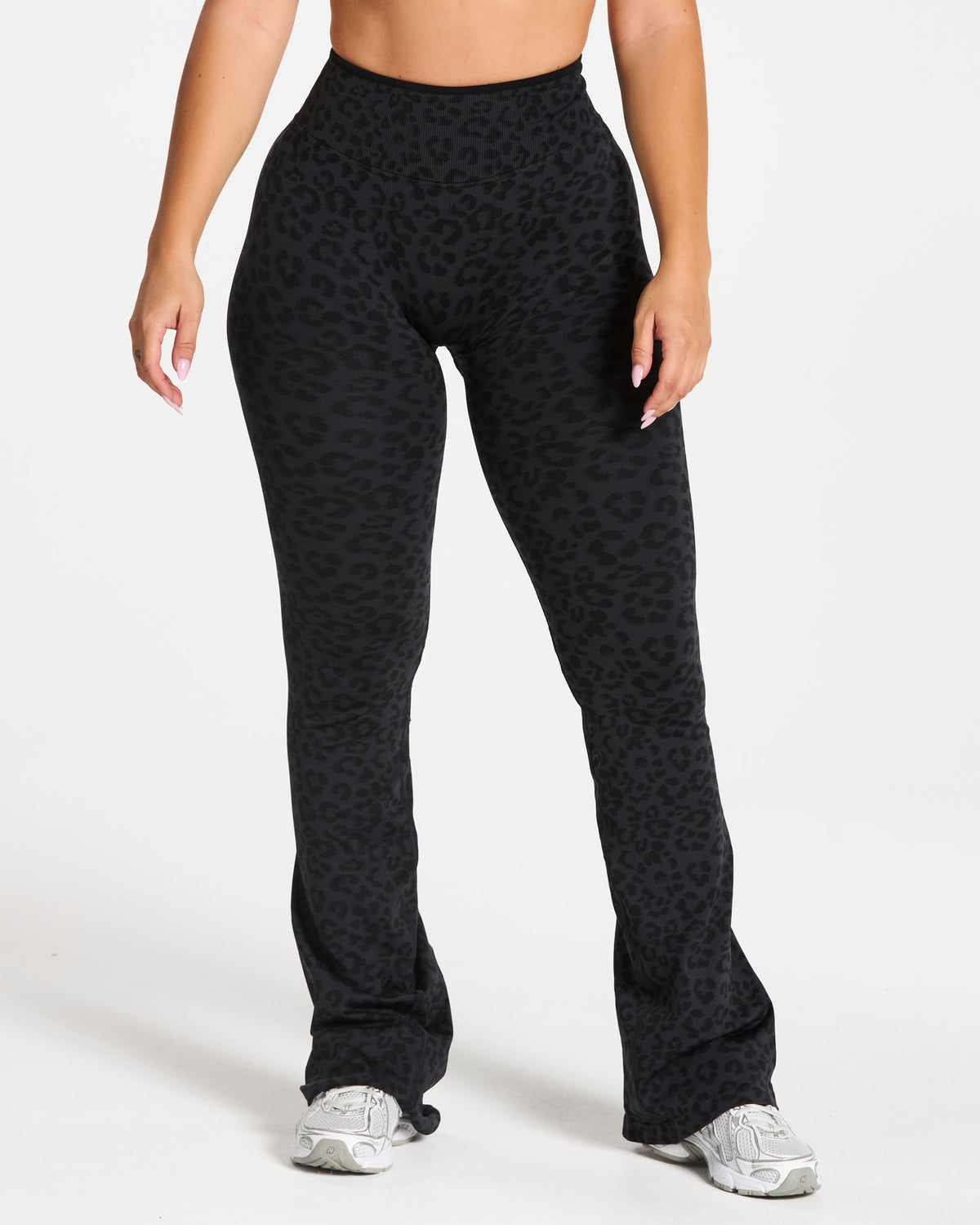 Contrastline Sculpt Scrunch Flared Leggings – Regular ‘Black Leopard’