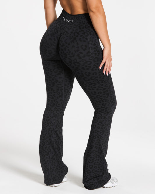 Contrastline Sculpt Scrunch Flared Leggings Regular "Leo Schwarz"